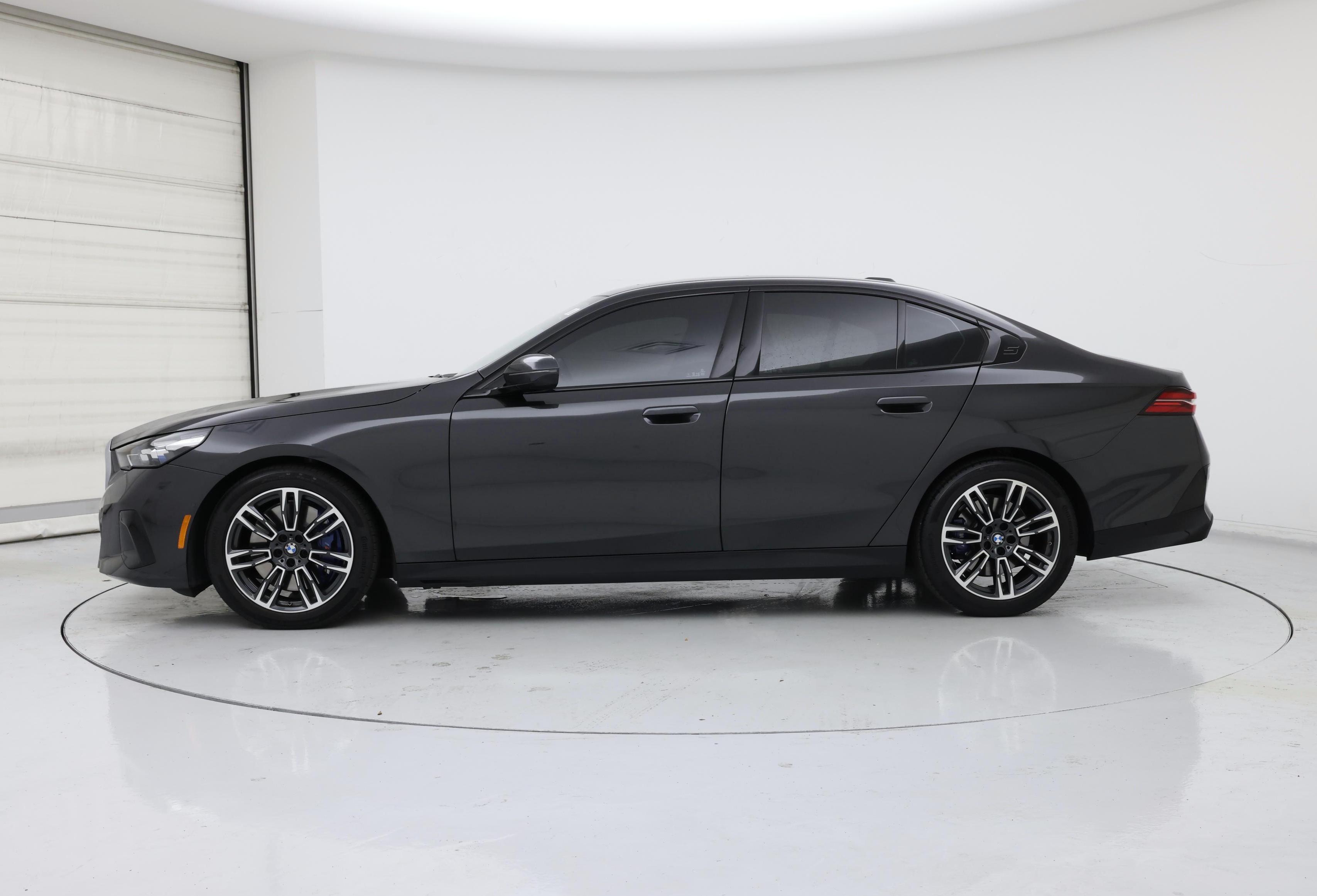 Thumbnail: 2024 BMW 5 Series - 3