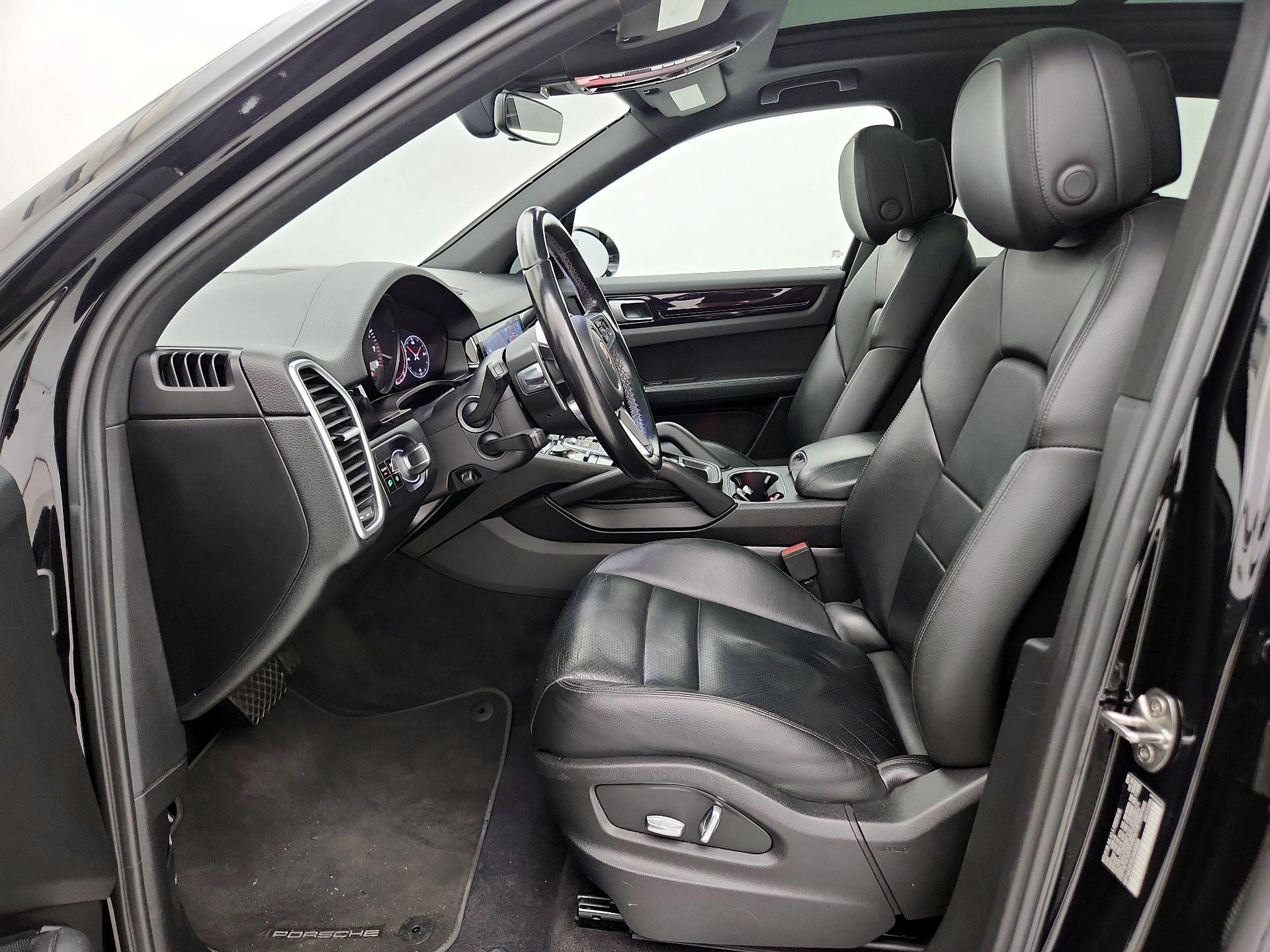 Thumbnail: 2020 Porsche Cayenne - 11