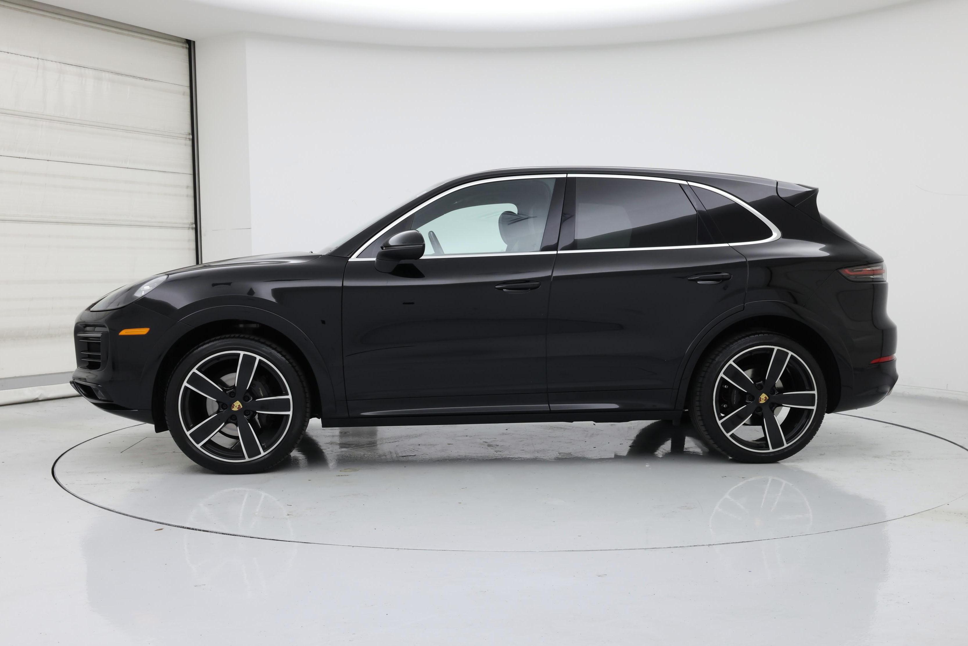 Thumbnail: 2020 Porsche Cayenne - 3