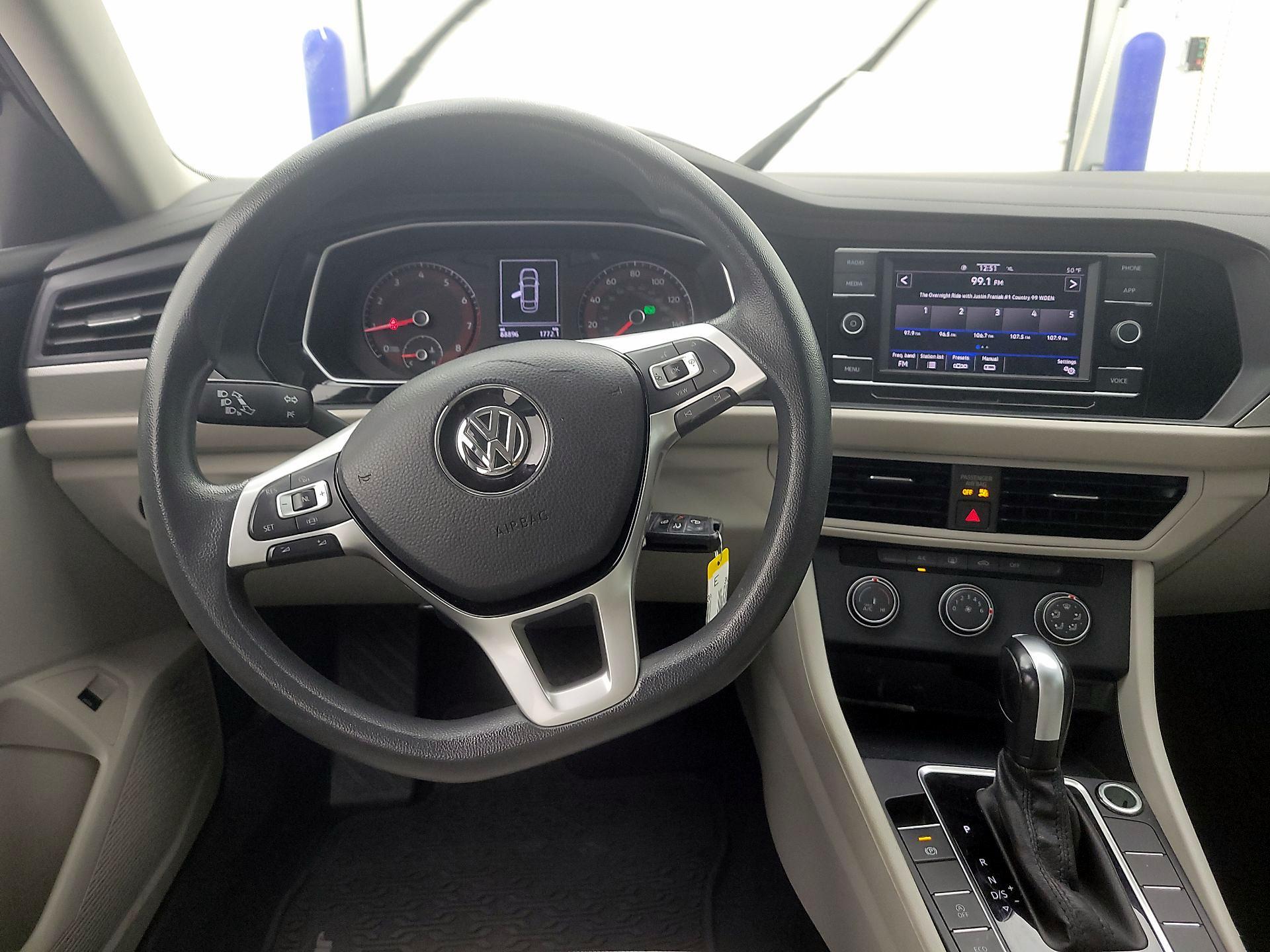 Thumbnail: 2020 Volkswagen Jetta - 10