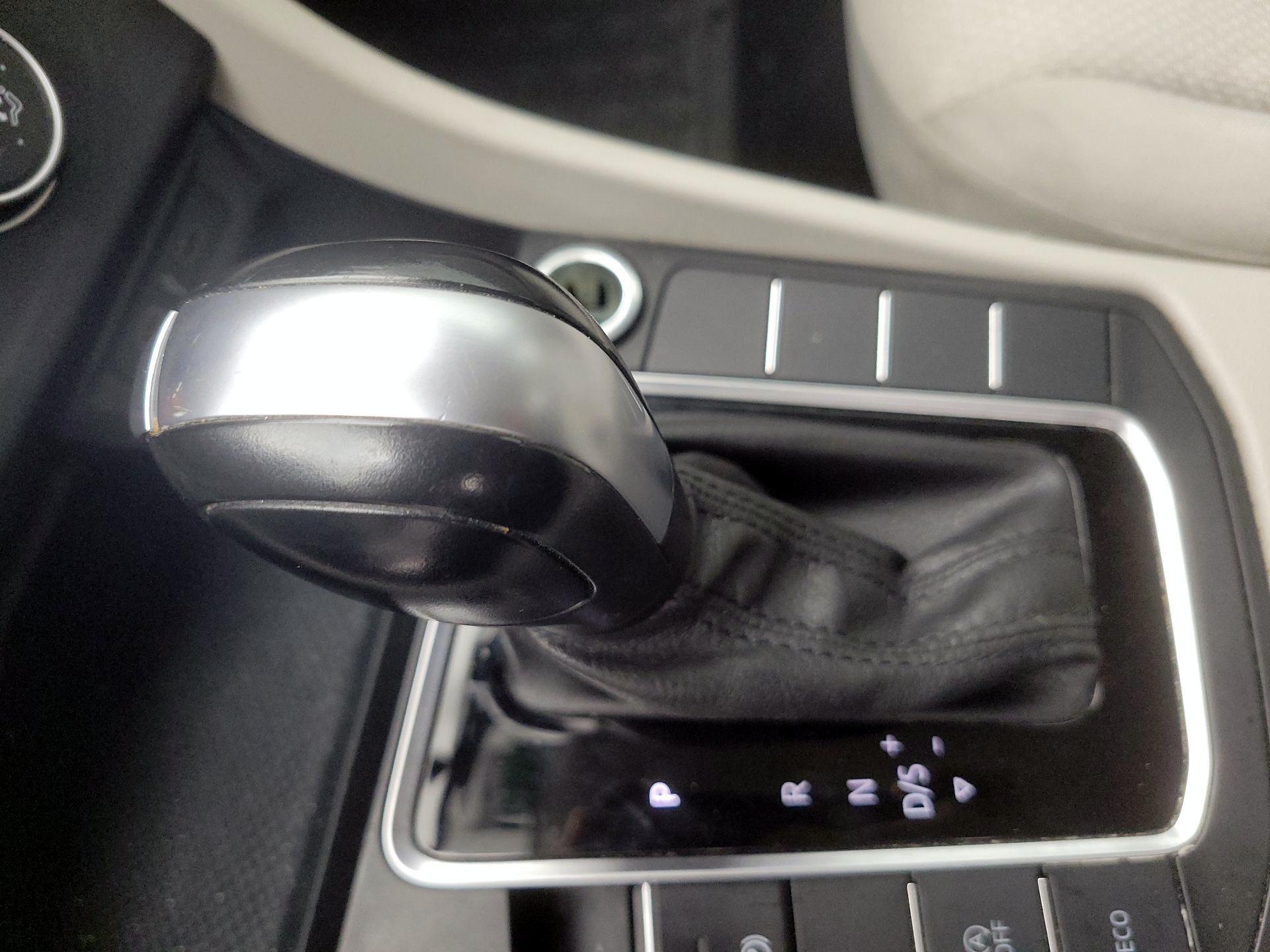 Thumbnail: 2020 Volkswagen Jetta - 17