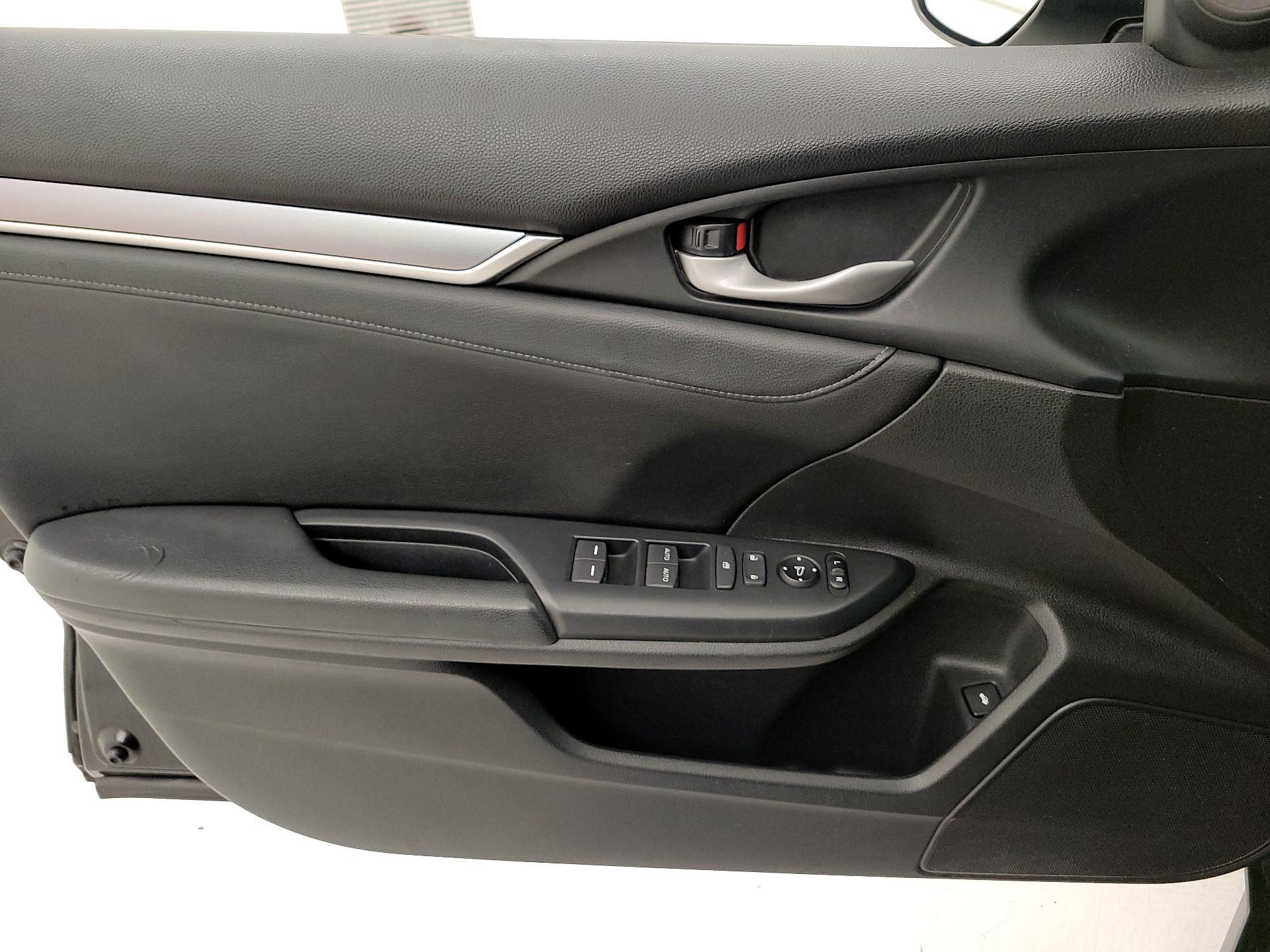 Thumbnail: 2016 Honda Civic - 12