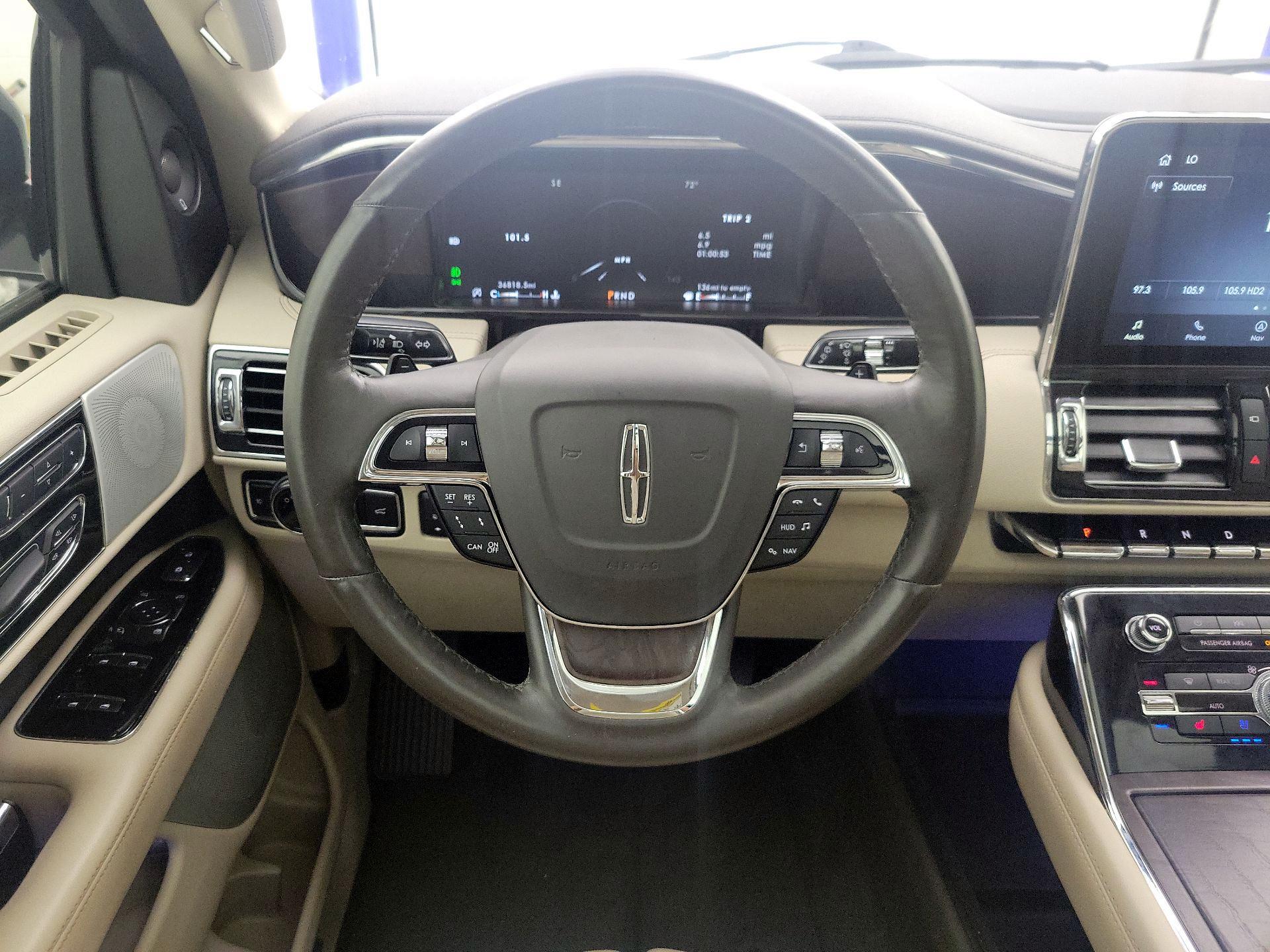 Thumbnail: 2021 Lincoln Navigator L - 10