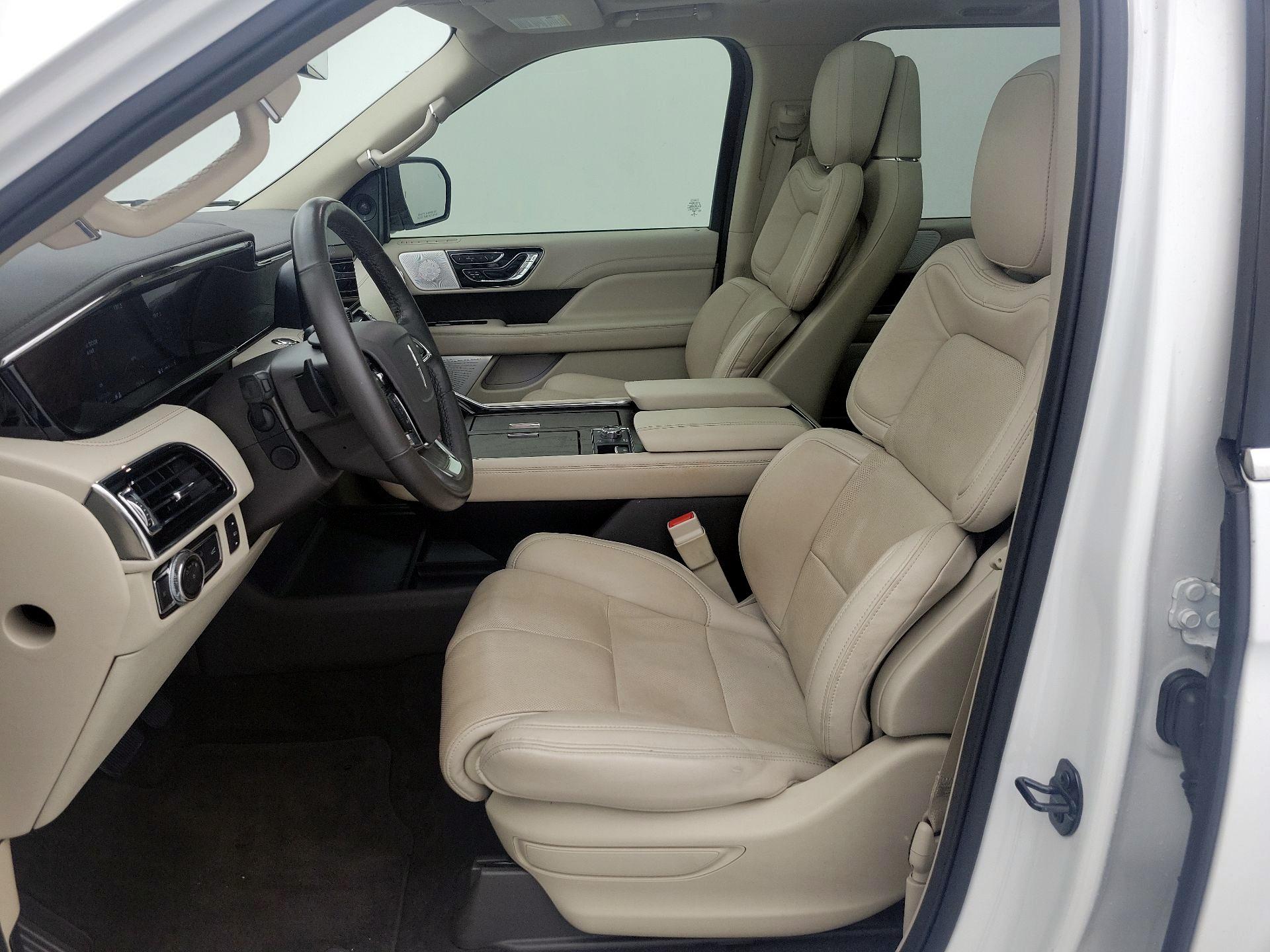 Thumbnail: 2021 Lincoln Navigator L - 11