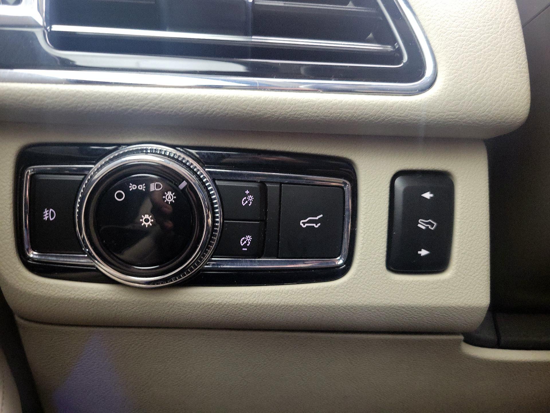 Thumbnail: 2021 Lincoln Navigator L - 13