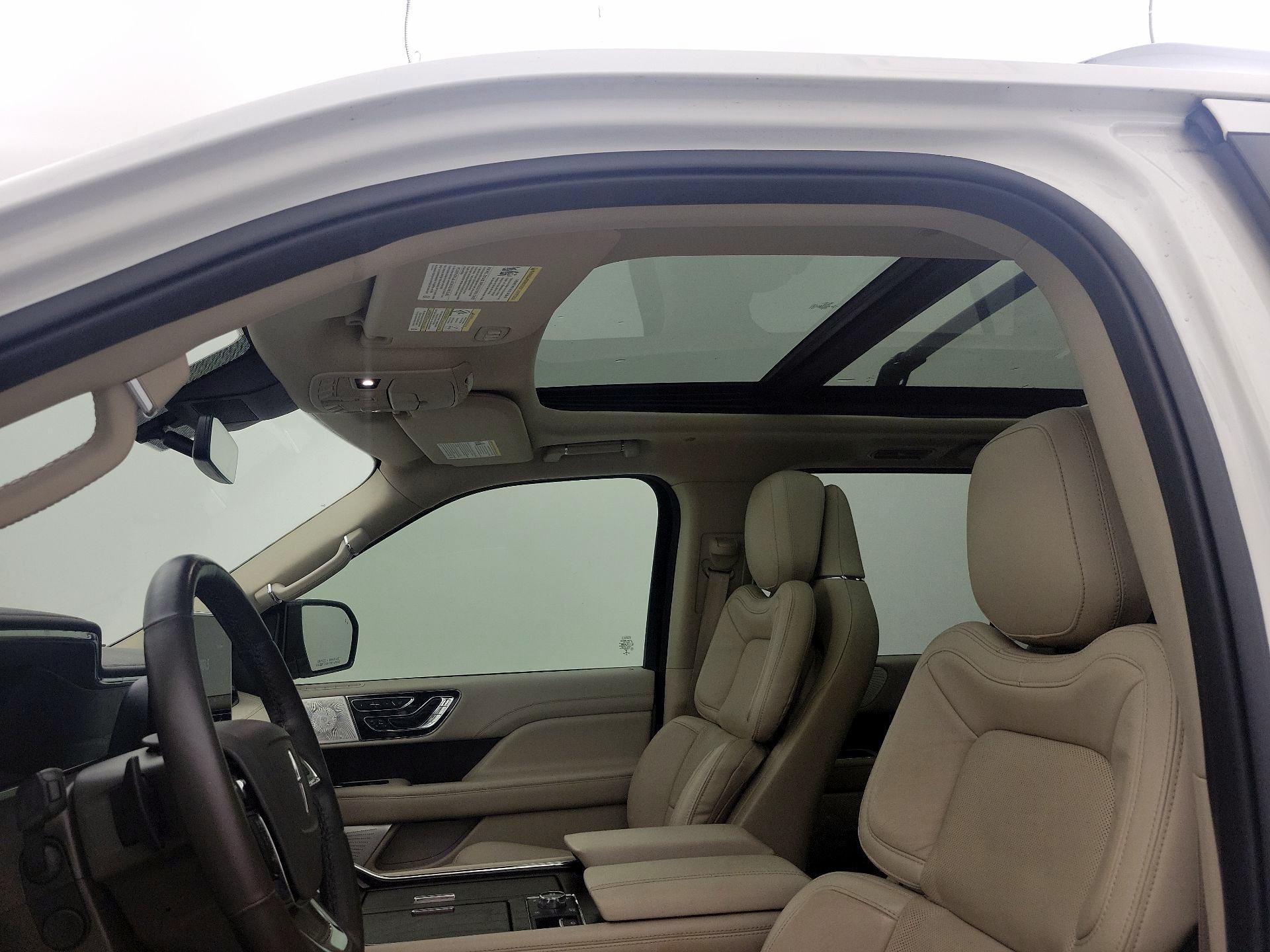 Thumbnail: 2021 Lincoln Navigator L - 19