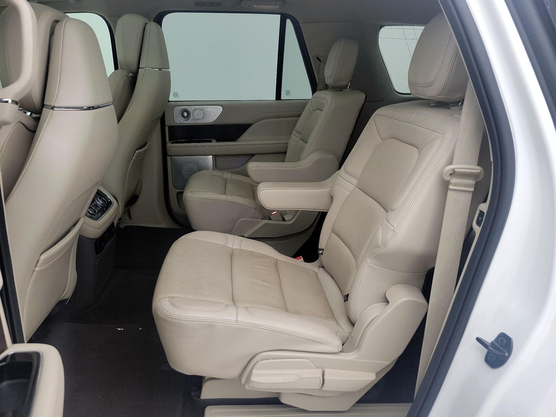 Thumbnail: 2021 Lincoln Navigator L - 20