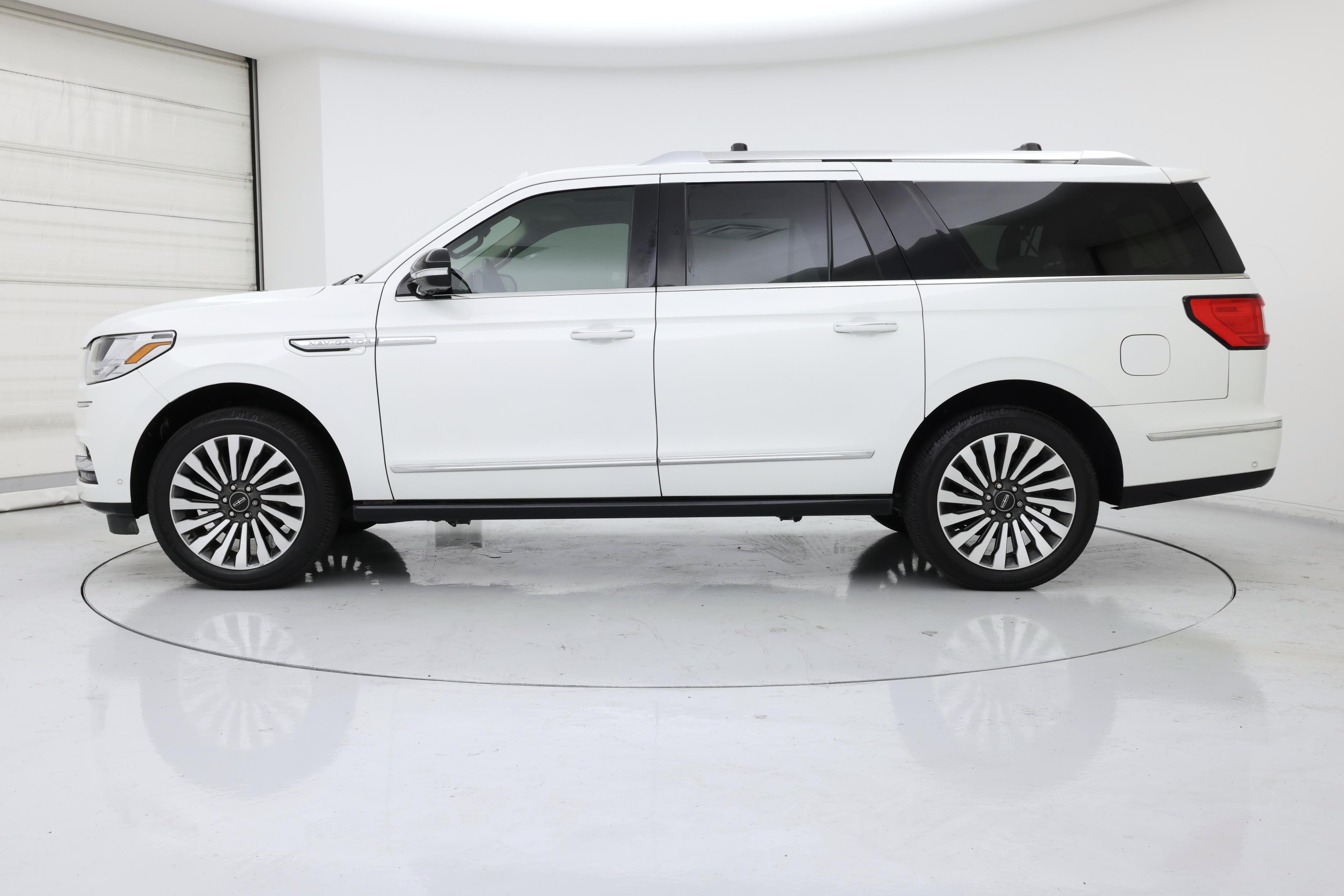 Thumbnail: 2021 Lincoln Navigator L - 3