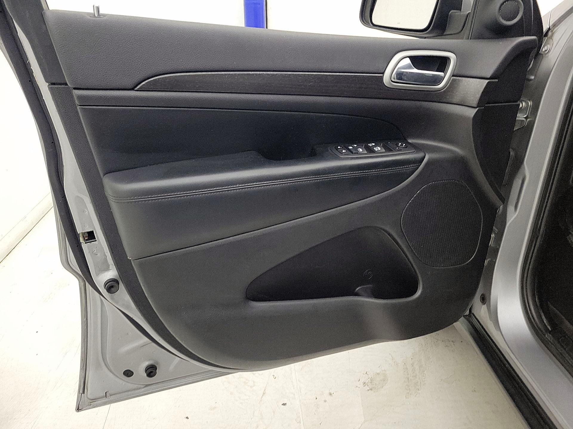 Thumbnail: 2018 Jeep Grand Cherokee - 12