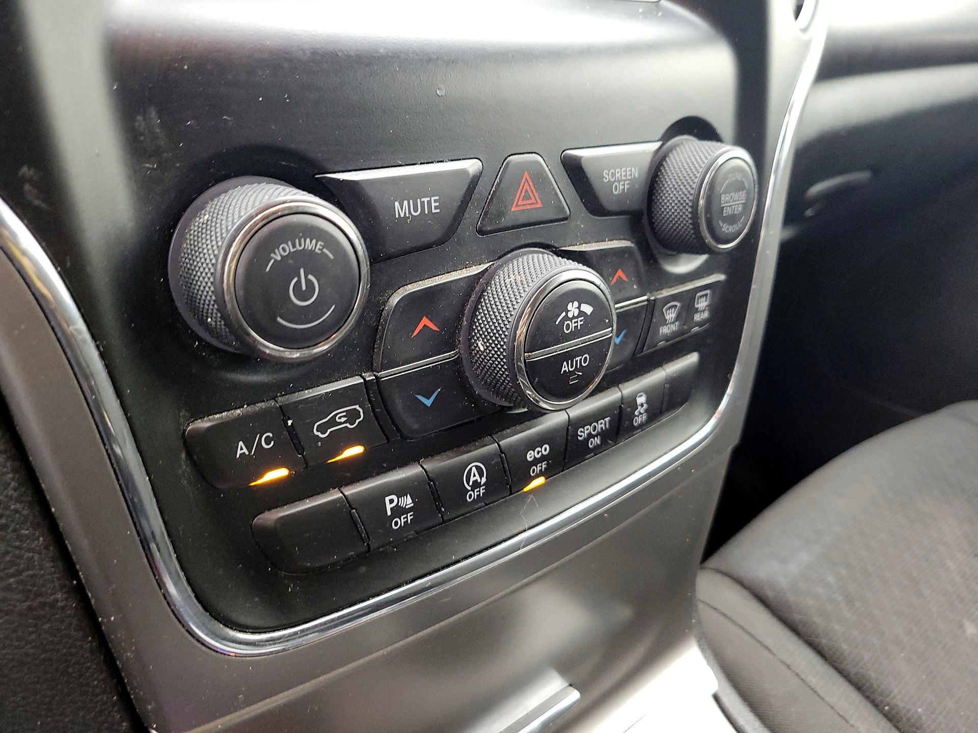 Thumbnail: 2018 Jeep Grand Cherokee - 16