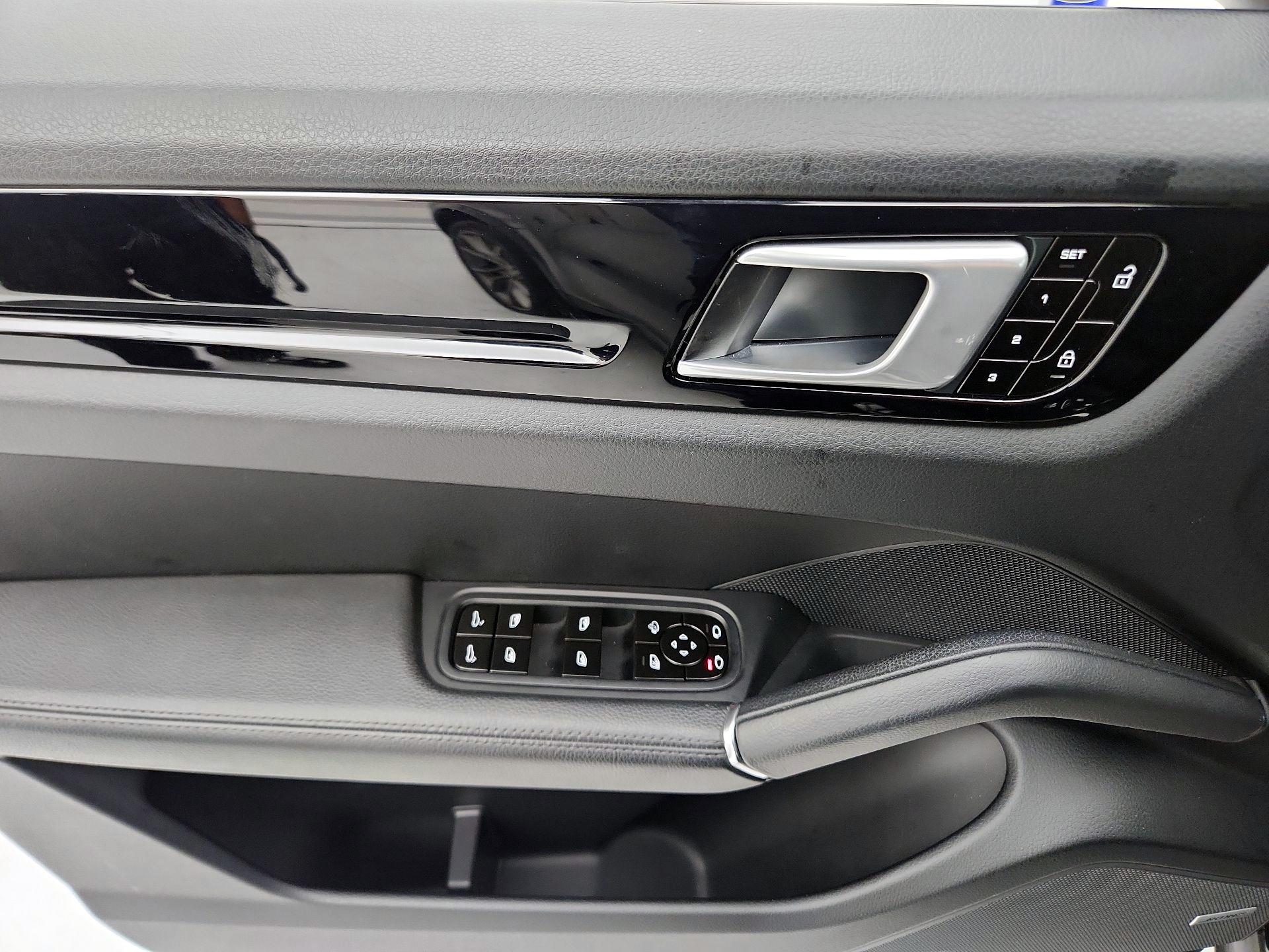 Thumbnail: 2020 Porsche Cayenne - 12