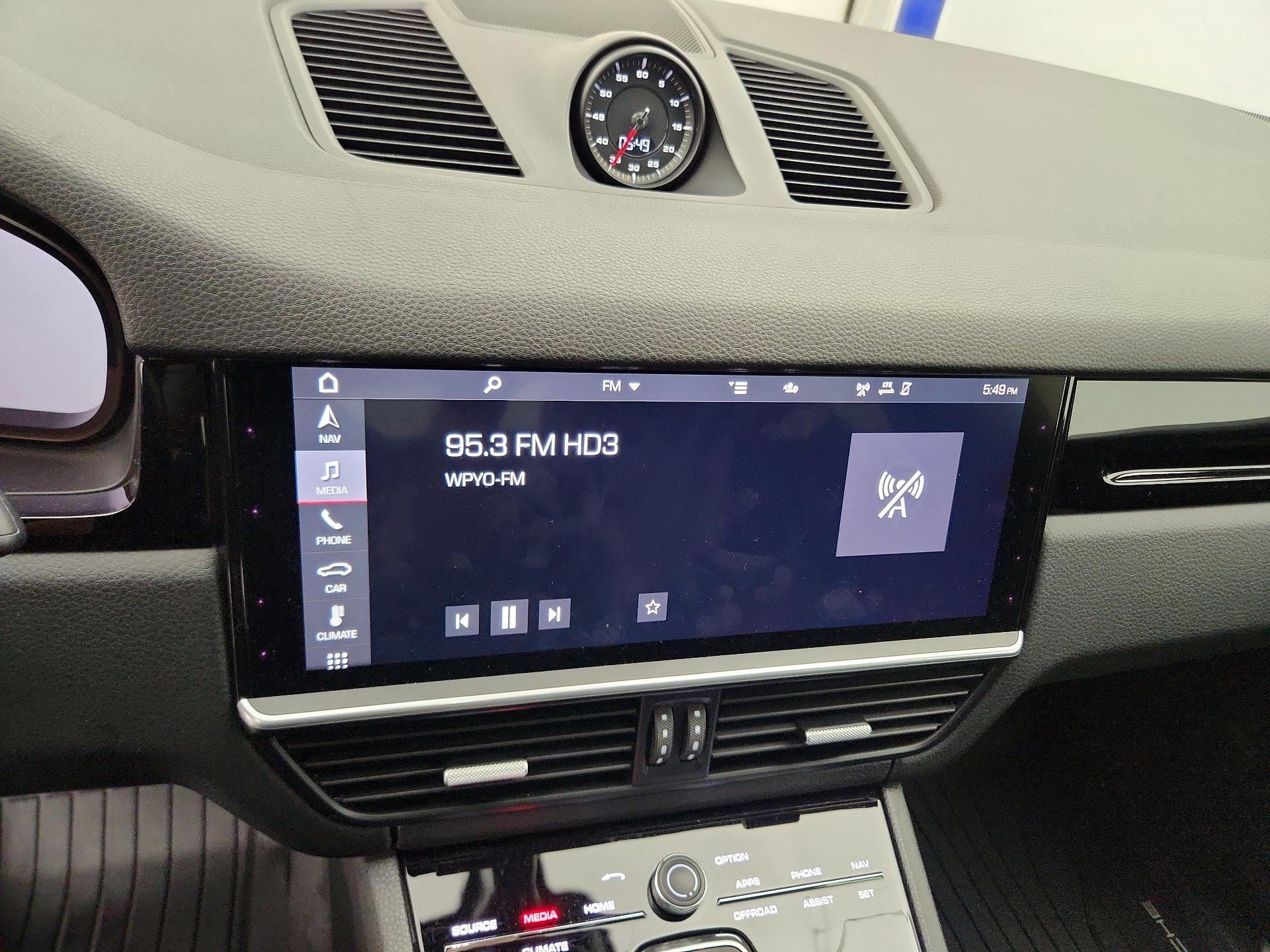 Thumbnail: 2020 Porsche Cayenne - 16