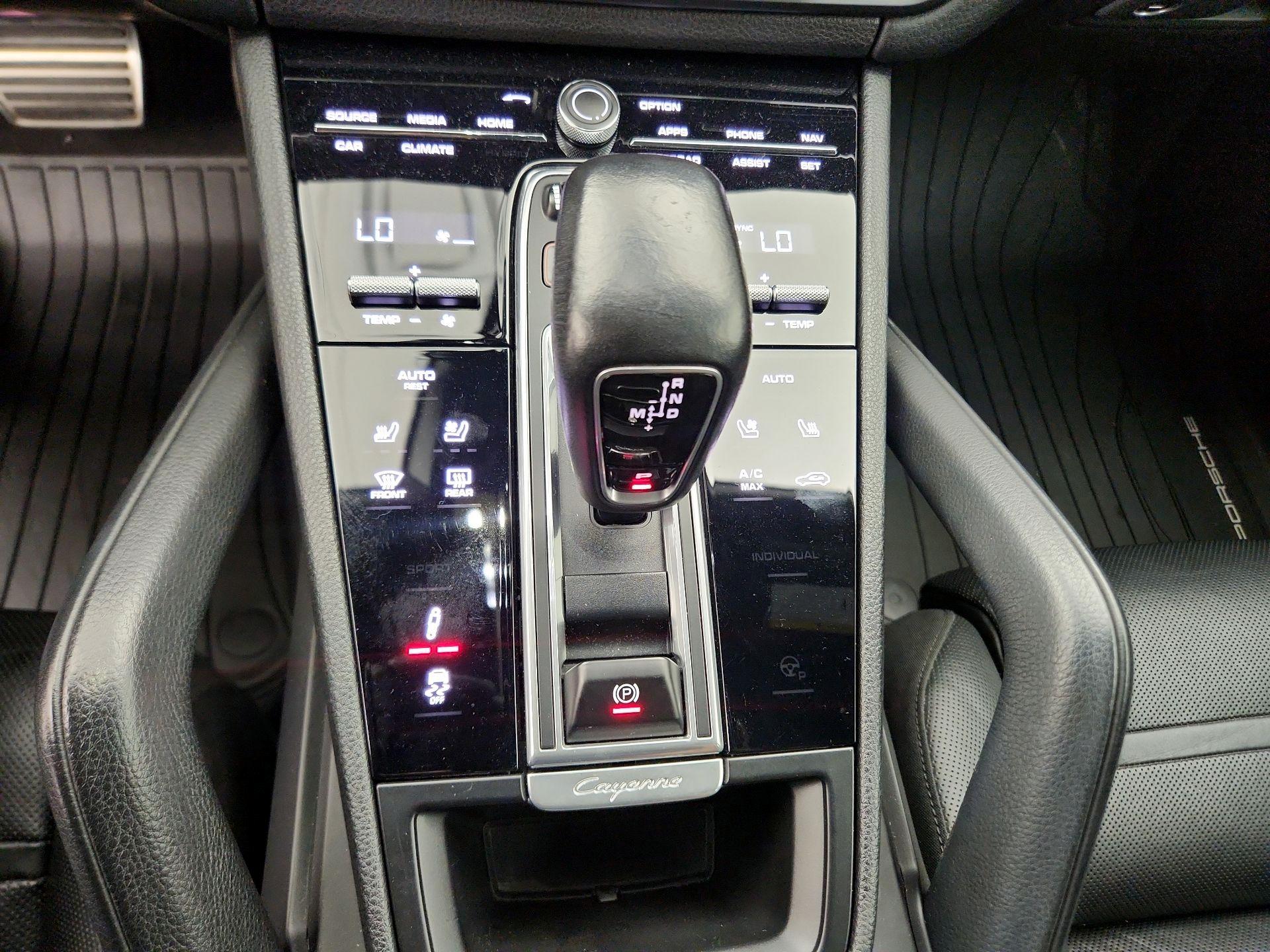 Thumbnail: 2020 Porsche Cayenne - 18