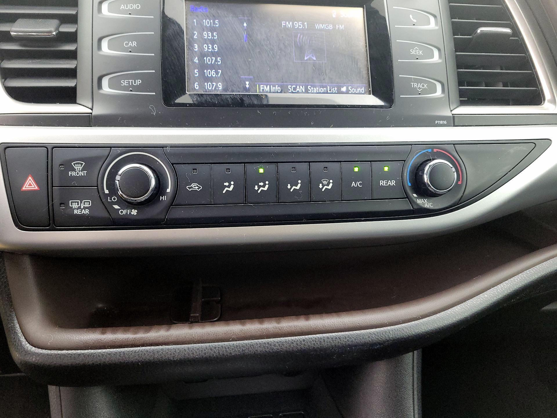 Thumbnail: 2019 Toyota Highlander - 16