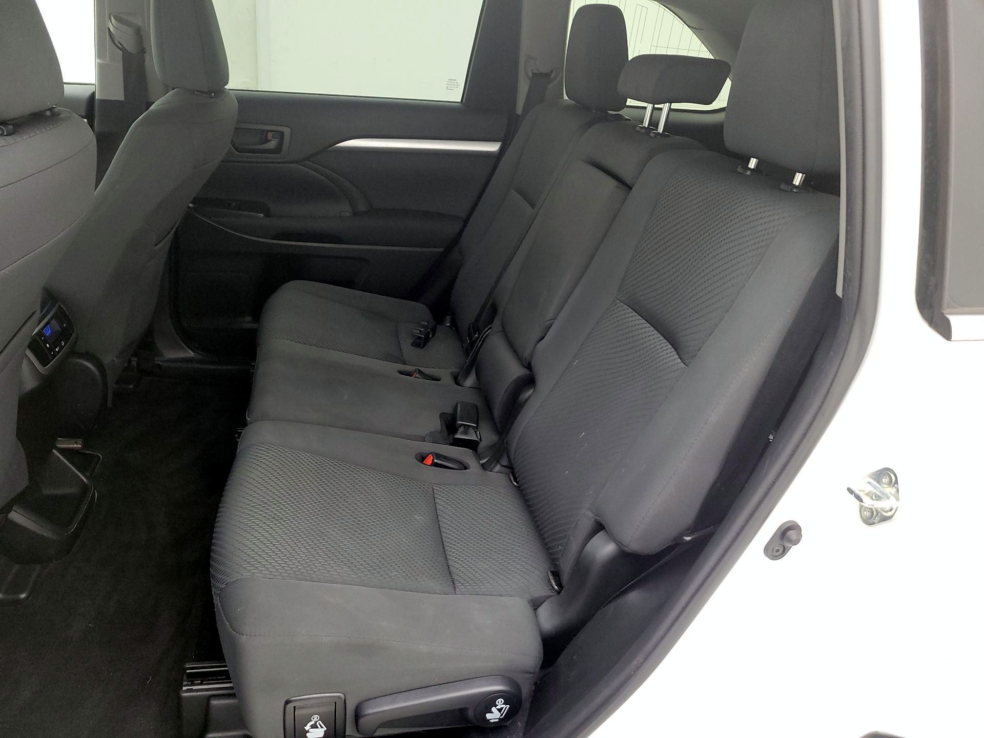 Thumbnail: 2019 Toyota Highlander - 19