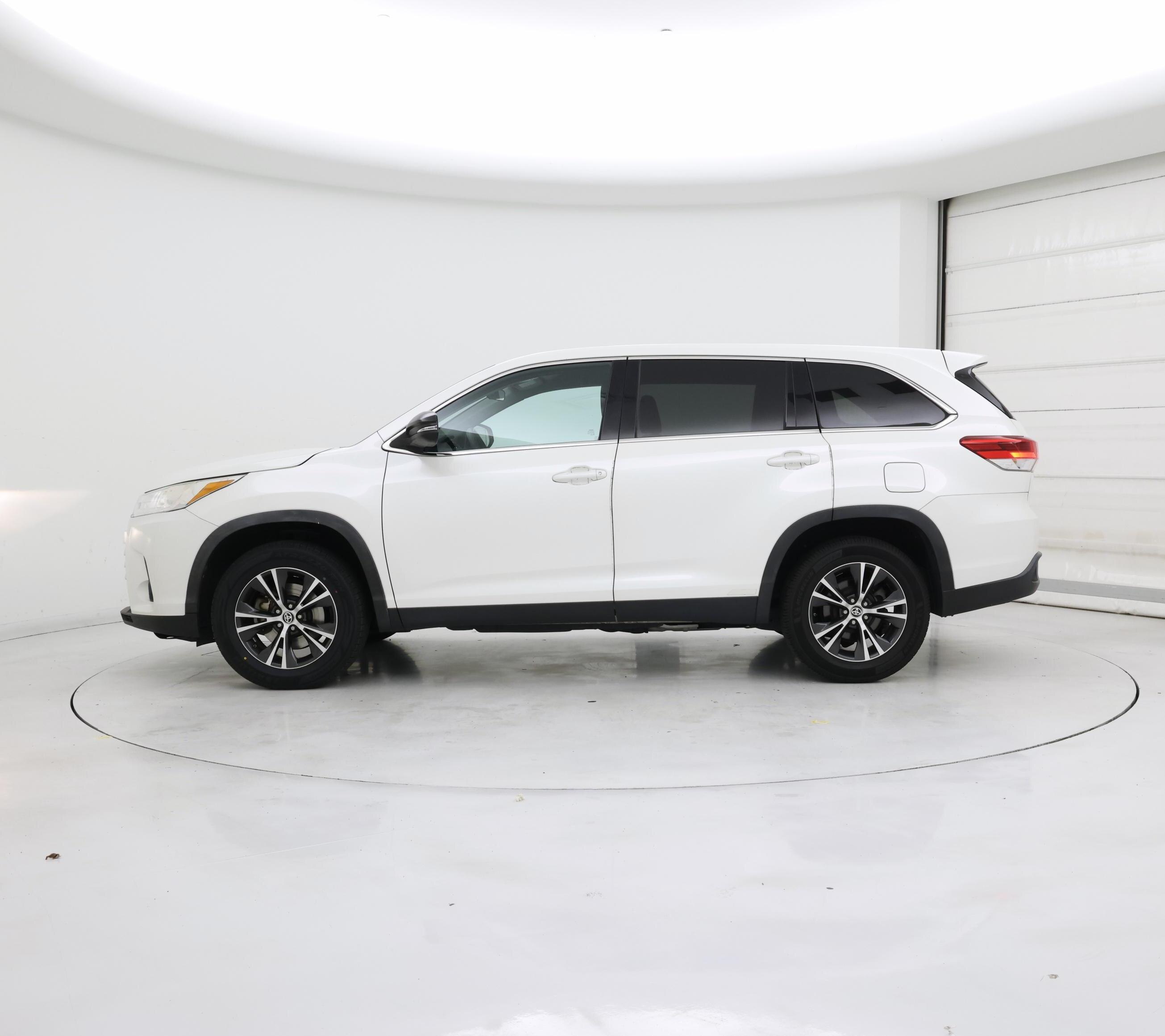 Thumbnail: 2019 Toyota Highlander - 3