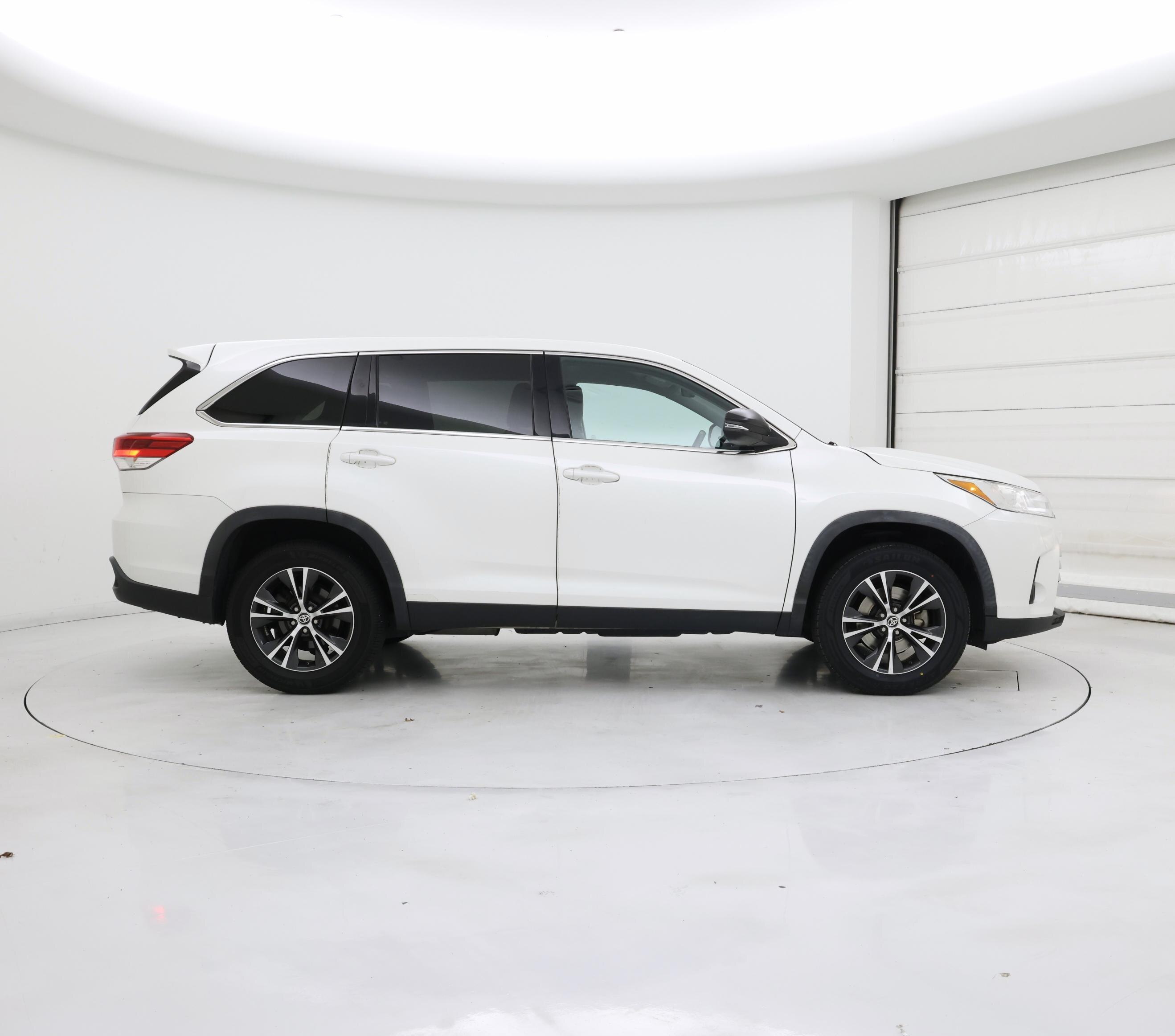 Thumbnail: 2019 Toyota Highlander - 7
