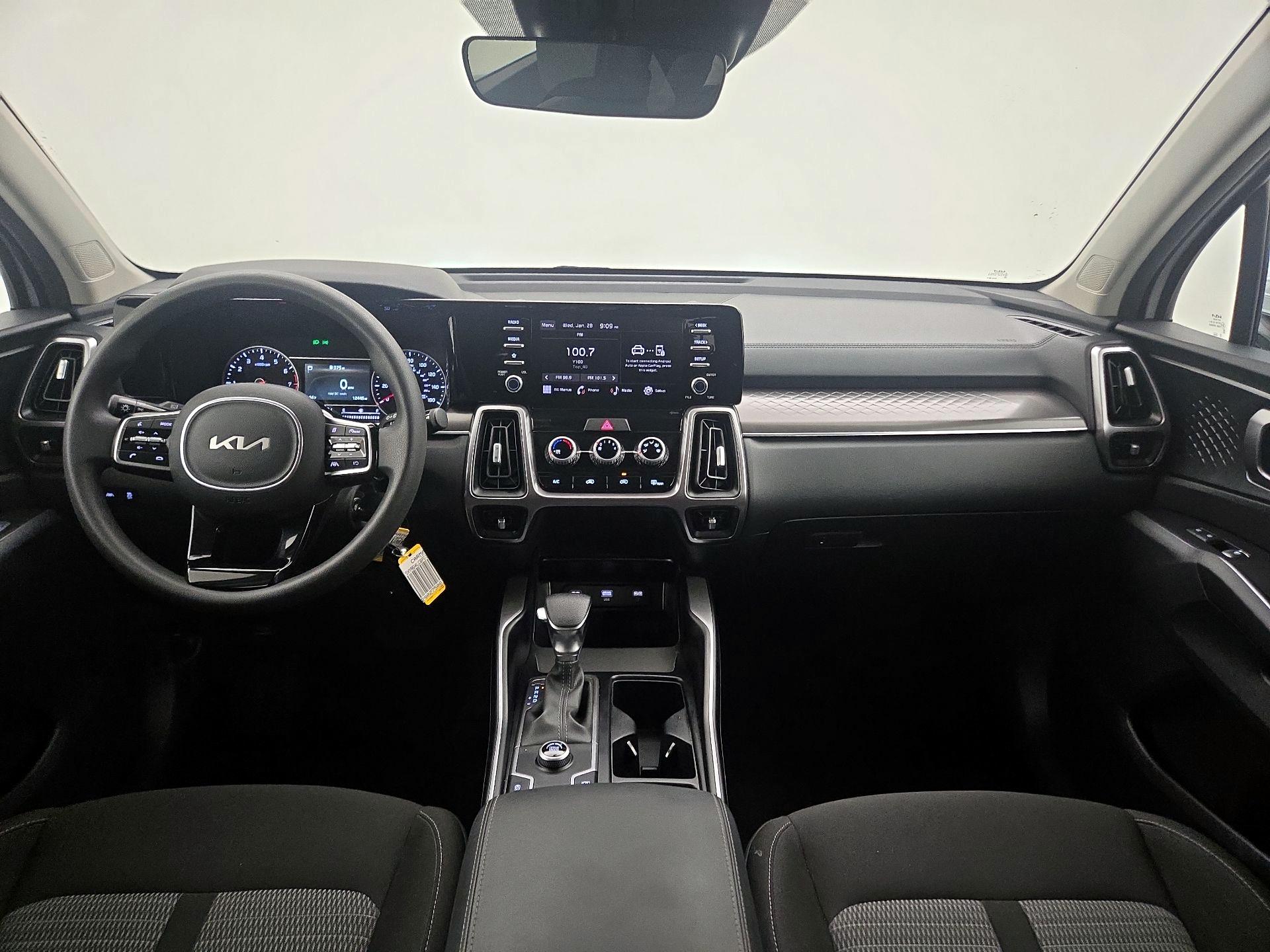 Thumbnail: 2023 Kia Sorento - 9