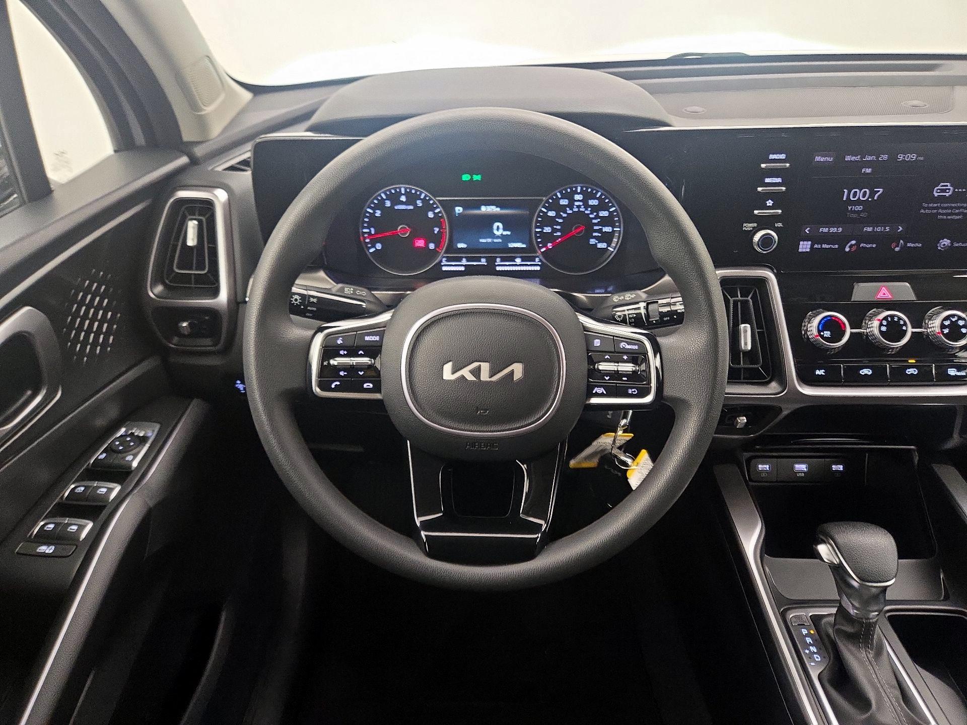 Thumbnail: 2023 Kia Sorento - 10