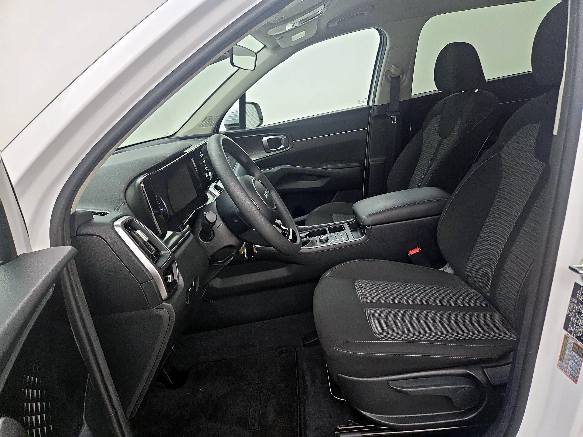 Thumbnail: 2023 Kia Sorento - 11