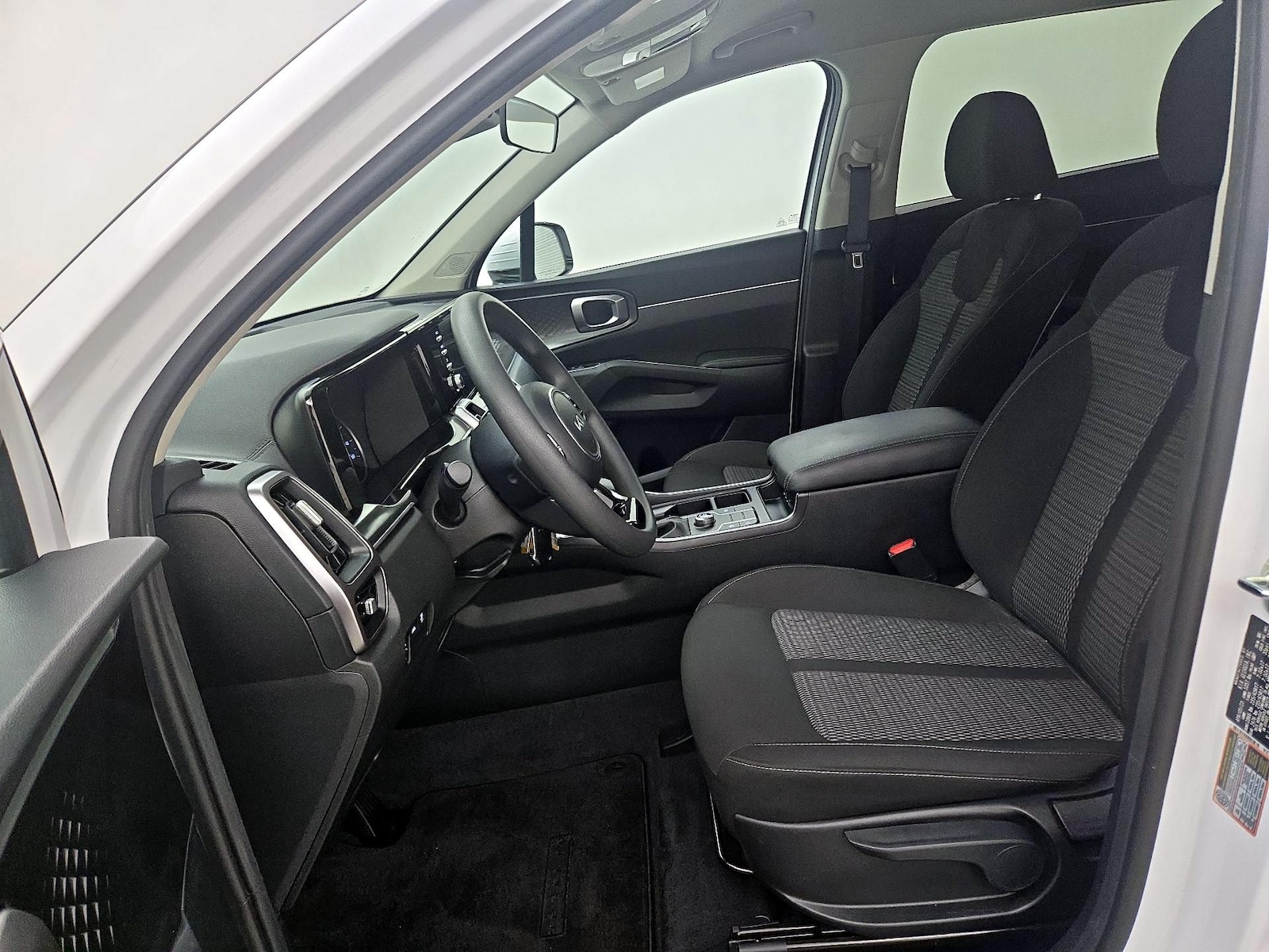 2023 Kia Sorento LX - Photo 12