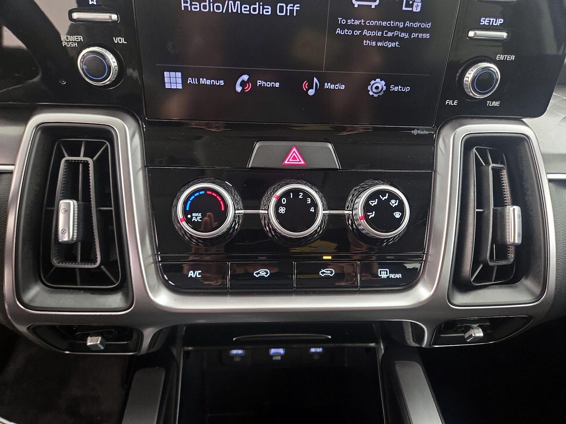 Thumbnail: 2023 Kia Sorento - 16