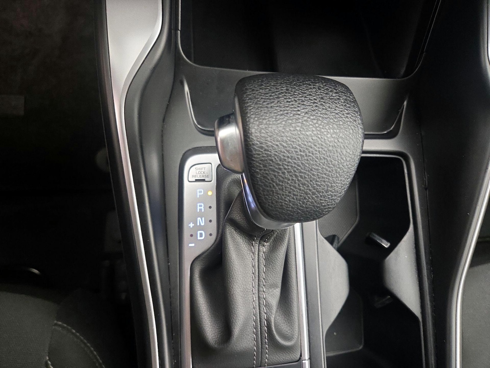 2023 Kia Sorento LX - Photo 18