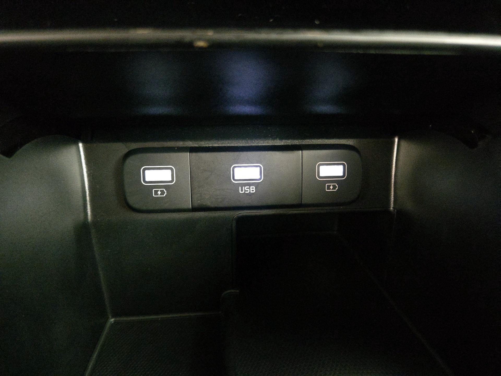 Thumbnail: 2023 Kia Sorento - 18