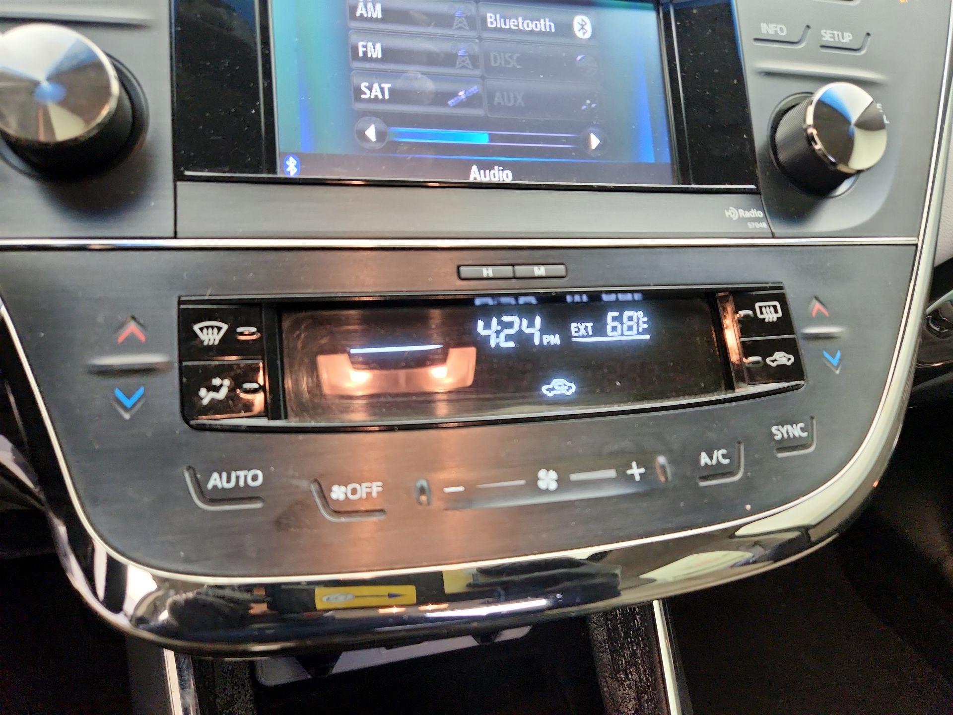 Thumbnail: 2014 Toyota Avalon - 16