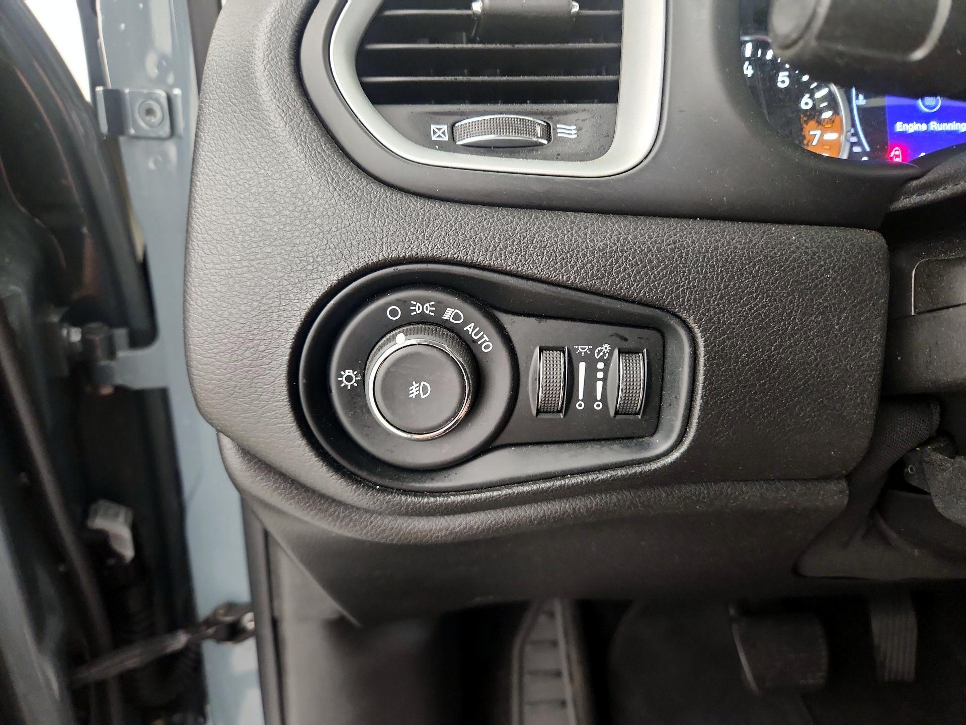 Thumbnail: 2018 Jeep Renegade - 13