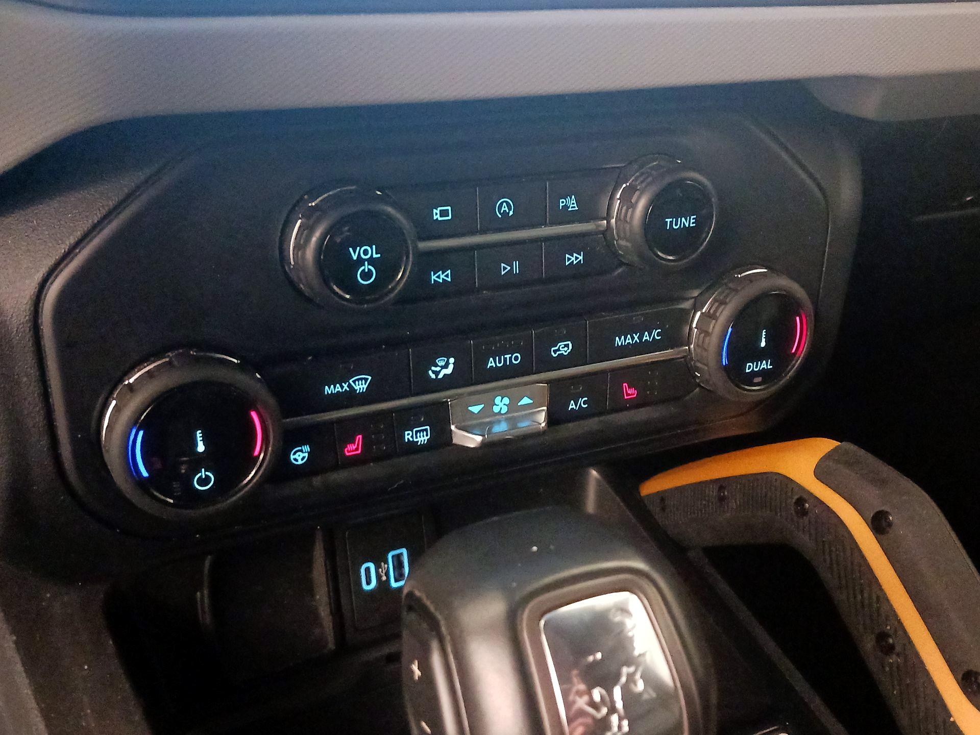 Thumbnail: 2022 Ford Bronco - 17