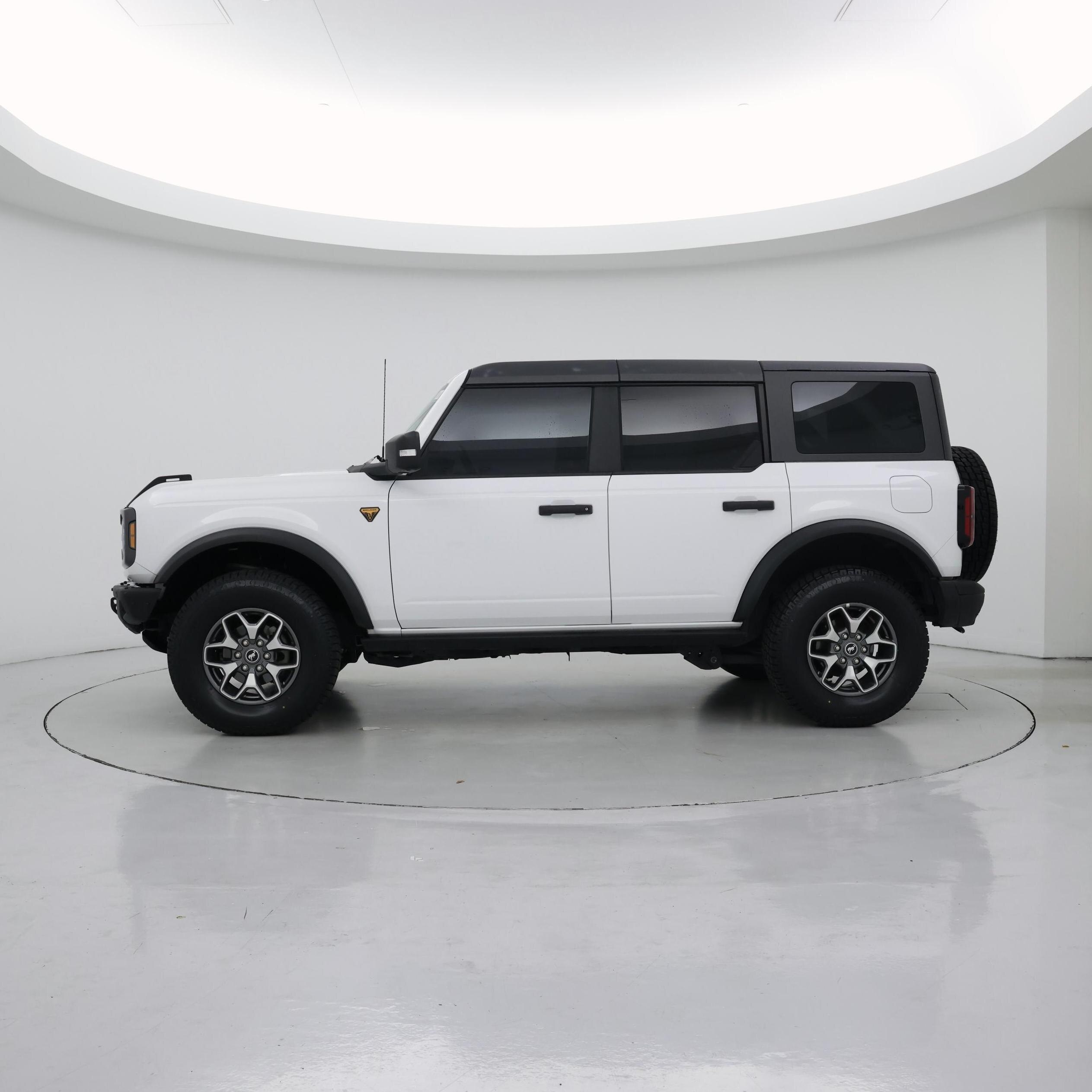 Thumbnail: 2022 Ford Bronco - 3