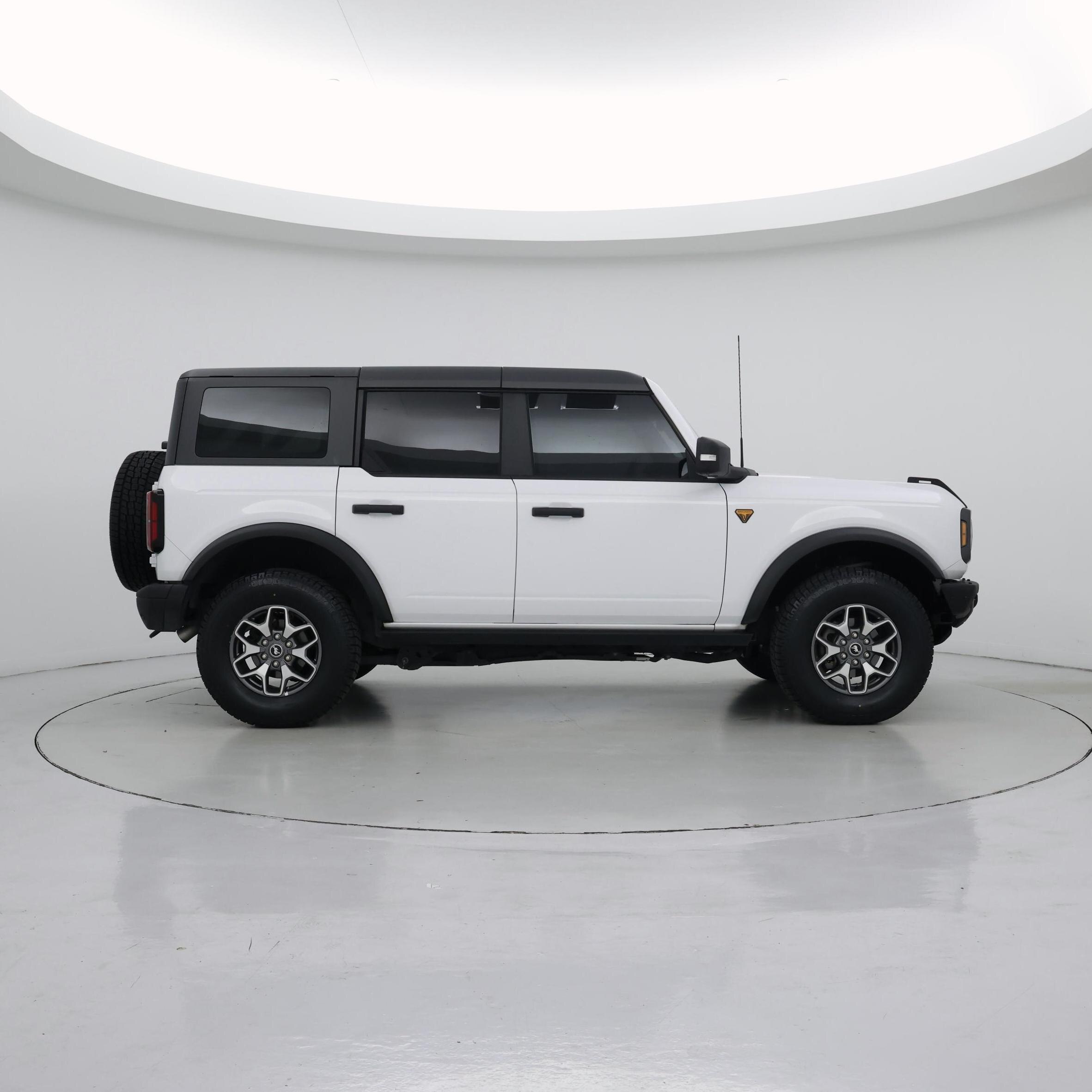 Thumbnail: 2022 Ford Bronco - 7