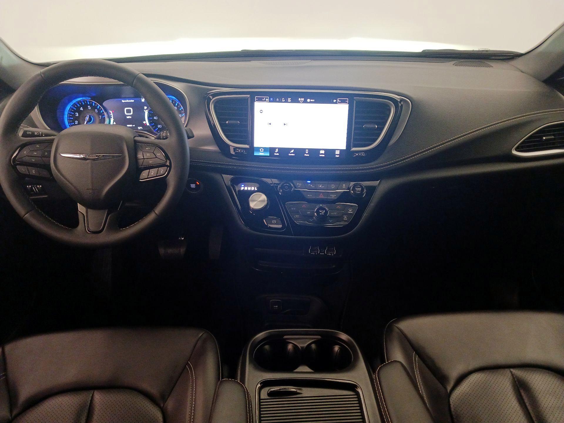 Thumbnail: 2023 Chrysler Pacifica - 9