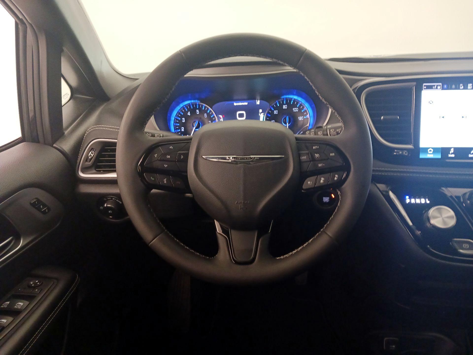 Thumbnail: 2023 Chrysler Pacifica - 10