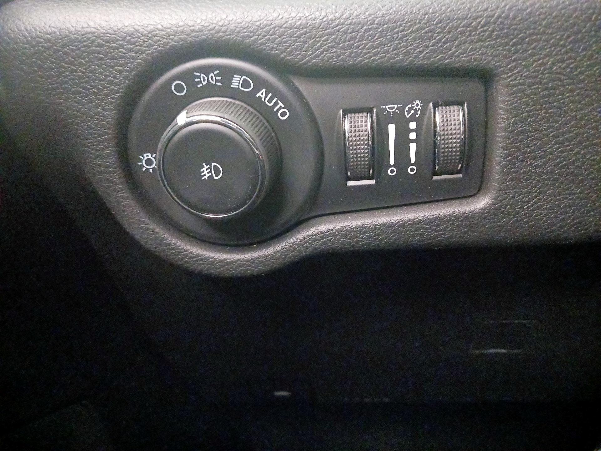 Thumbnail: 2023 Chrysler Pacifica - 13