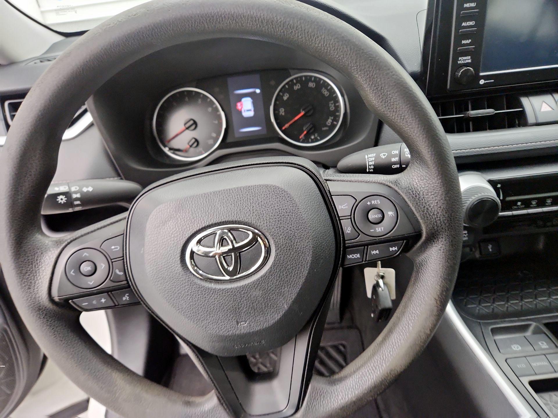 Thumbnail: 2022 Toyota RAV4 - 10
