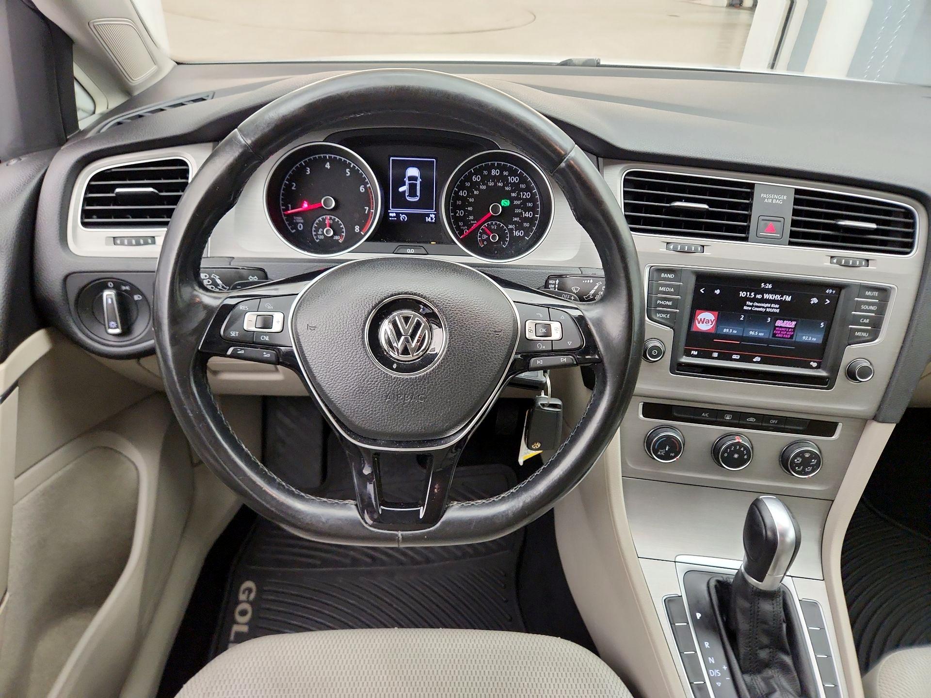 Thumbnail: 2016 Volkswagen Golf - 10