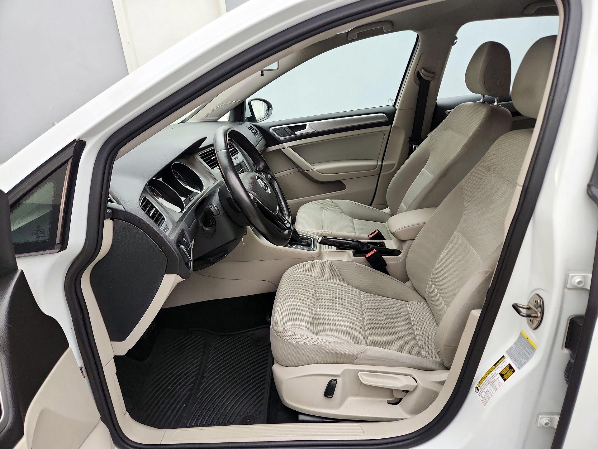 Thumbnail: 2016 Volkswagen Golf - 11