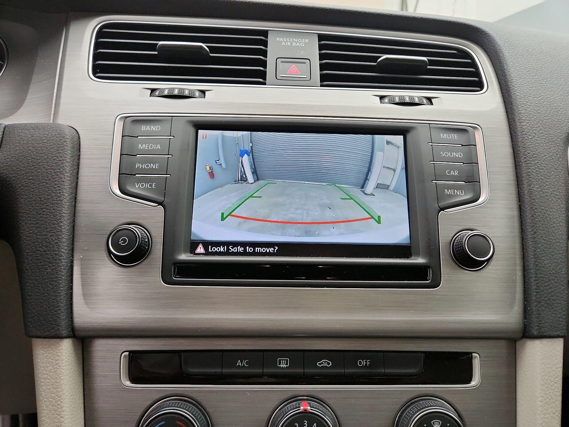 Thumbnail: 2016 Volkswagen Golf - 14