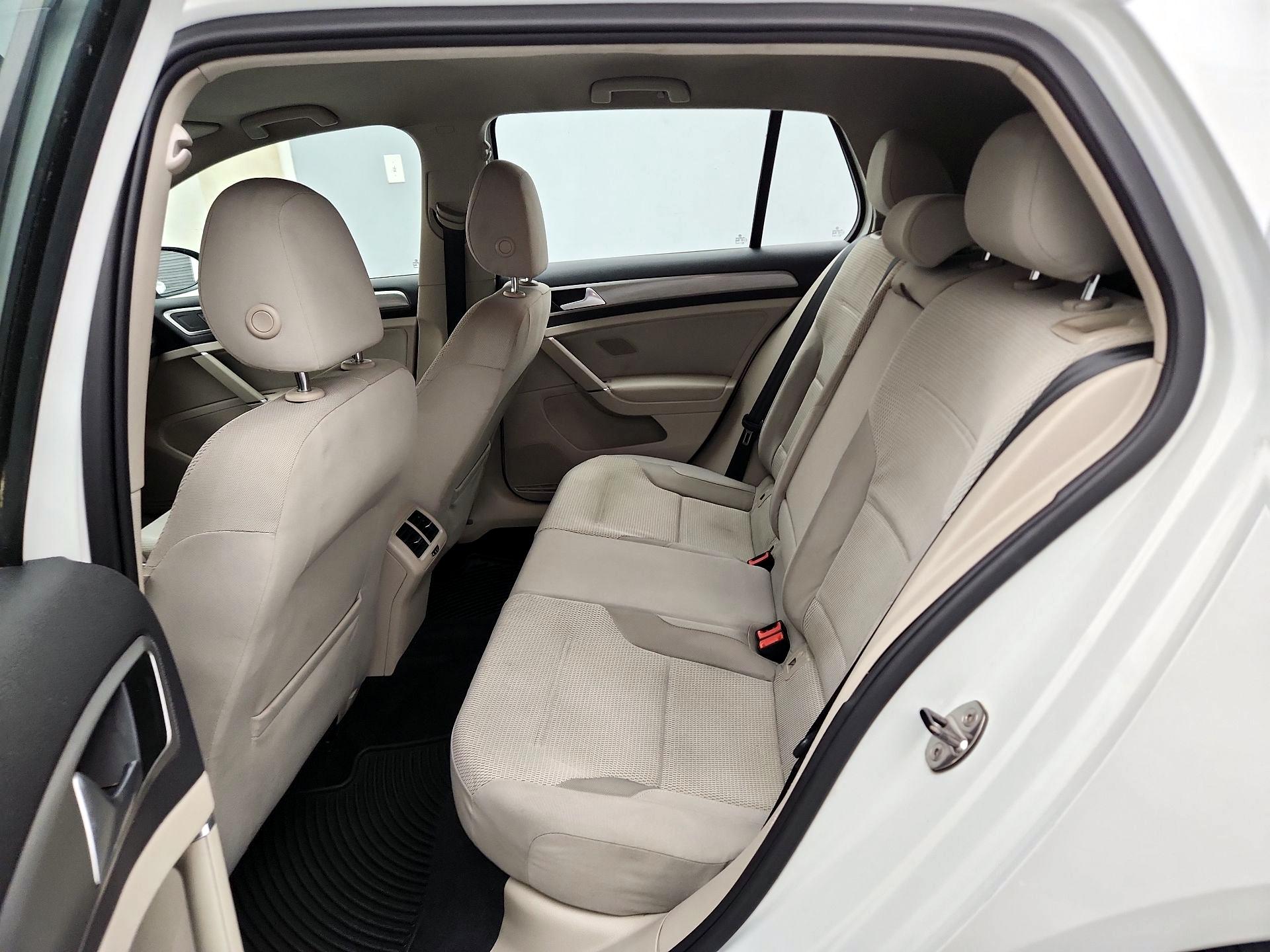 Thumbnail: 2016 Volkswagen Golf - 19