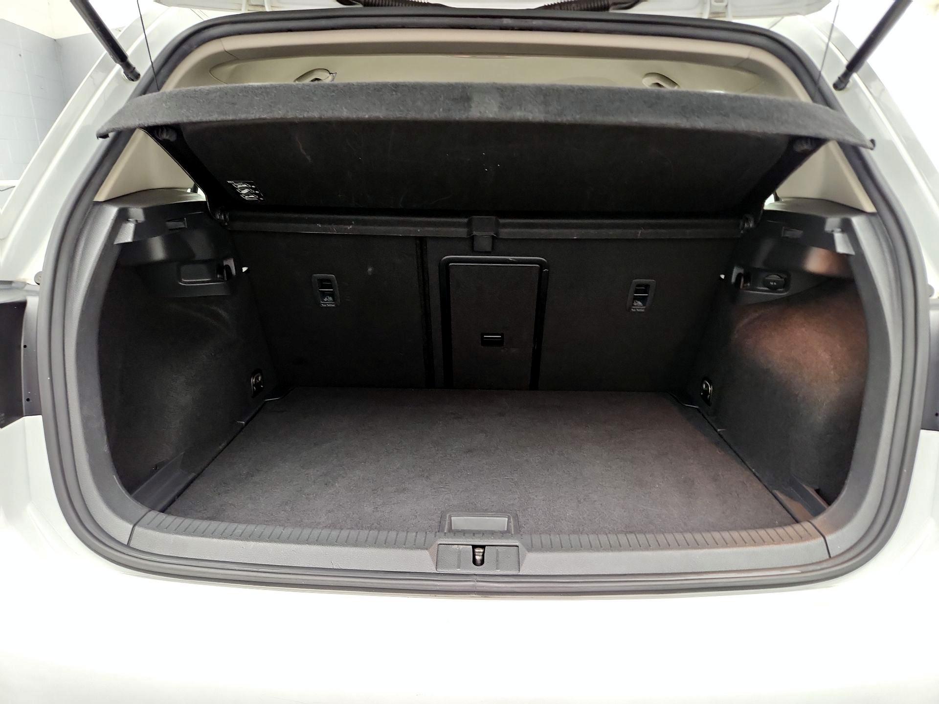 Thumbnail: 2016 Volkswagen Golf - 20