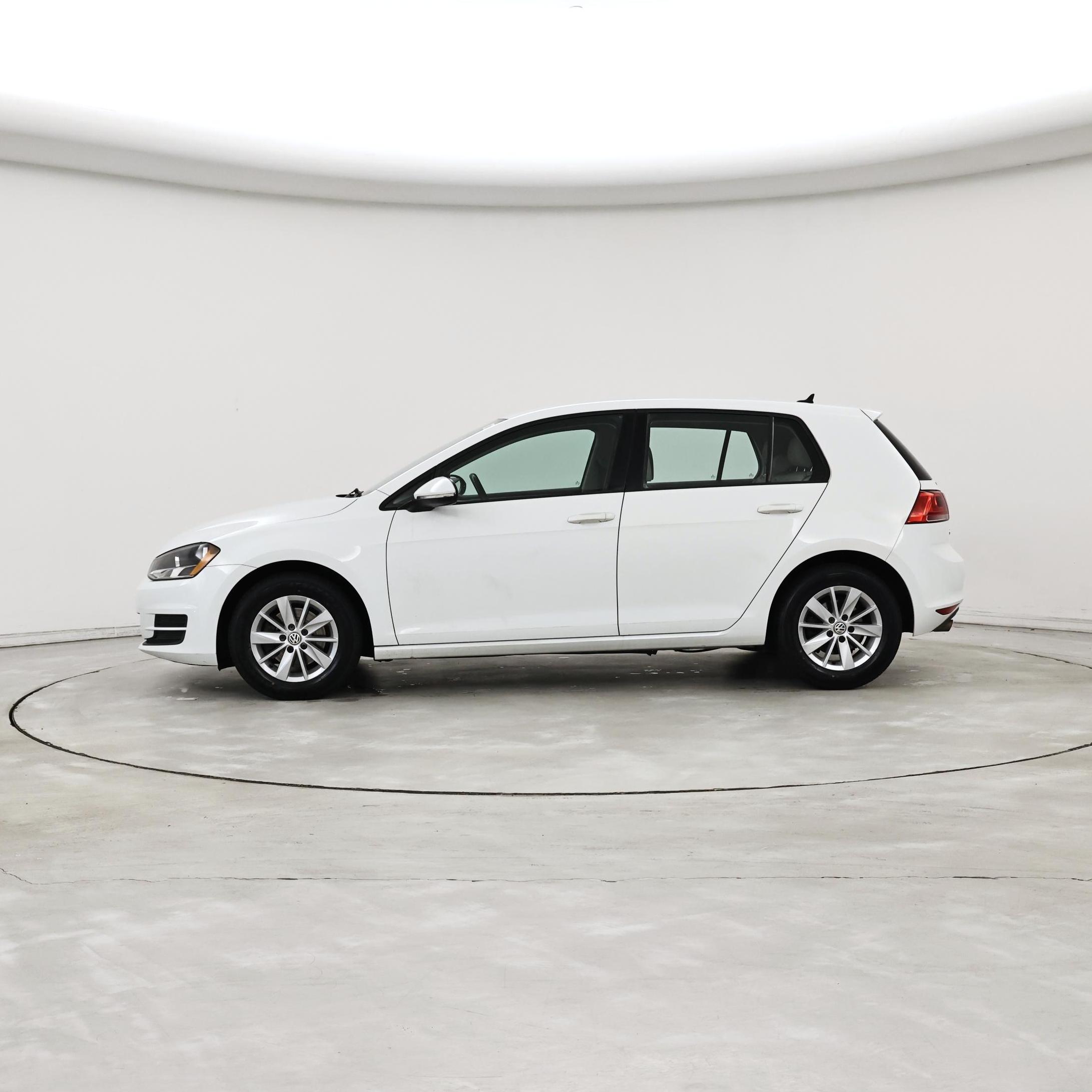 Thumbnail: 2016 Volkswagen Golf - 3