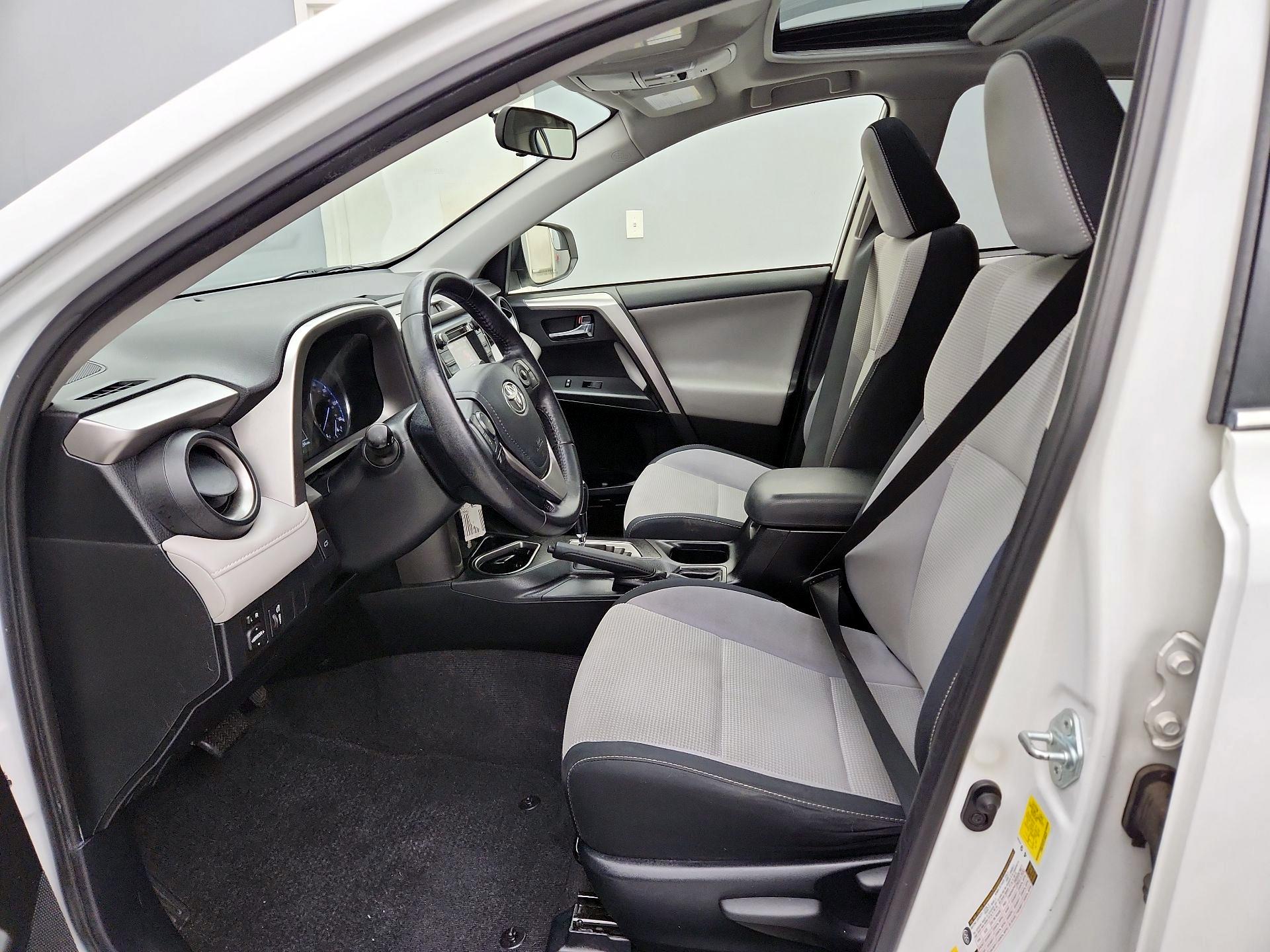 Thumbnail: 2016 Toyota RAV4 - 11