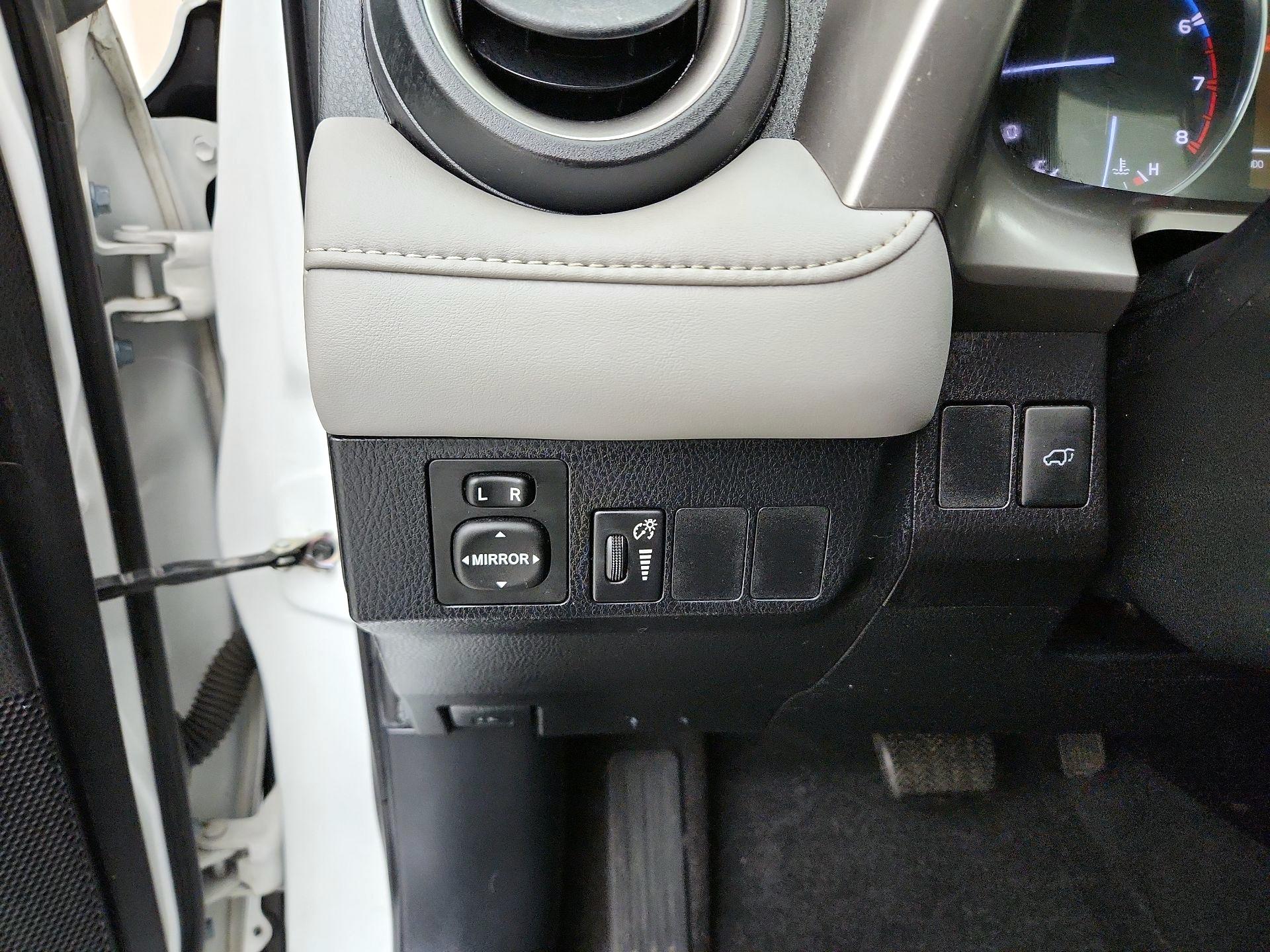 Thumbnail: 2016 Toyota RAV4 - 13