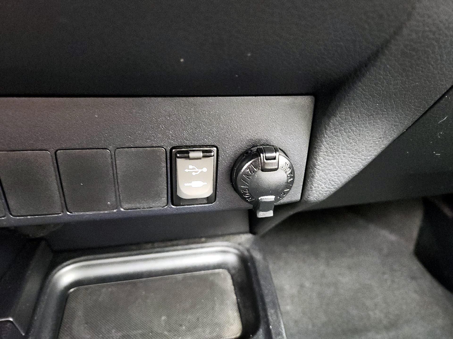 Thumbnail: 2016 Toyota RAV4 - 18