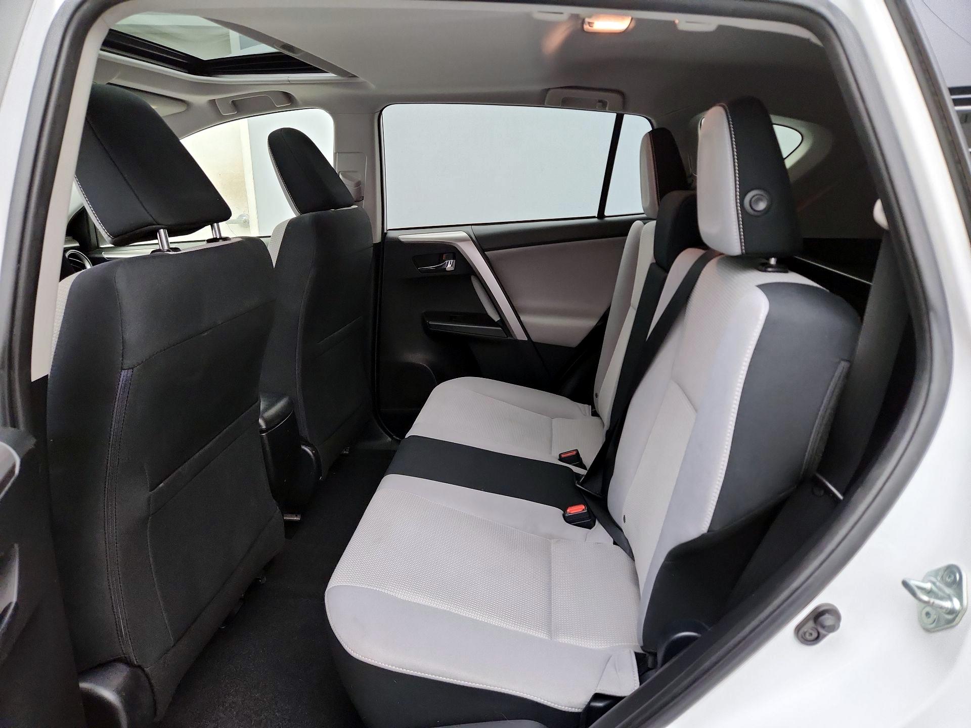 Thumbnail: 2016 Toyota RAV4 - 20