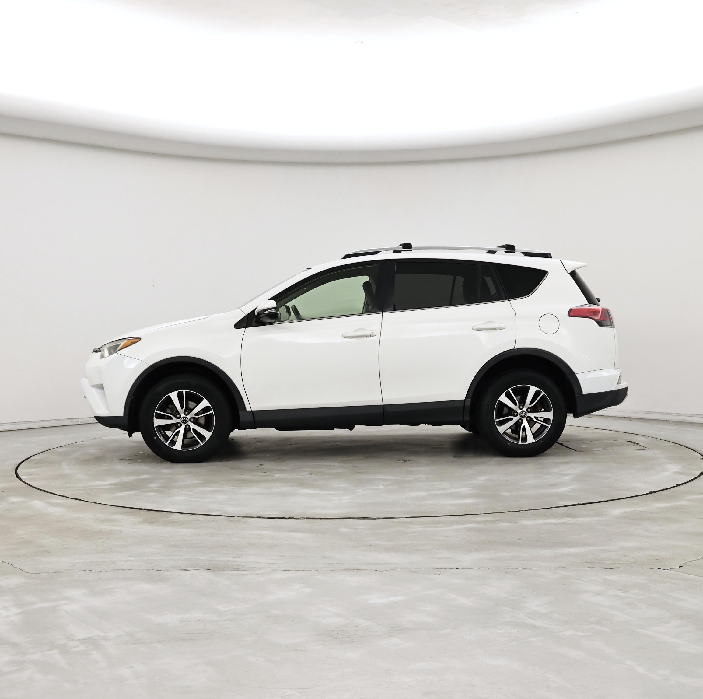 Thumbnail: 2016 Toyota RAV4 - 3