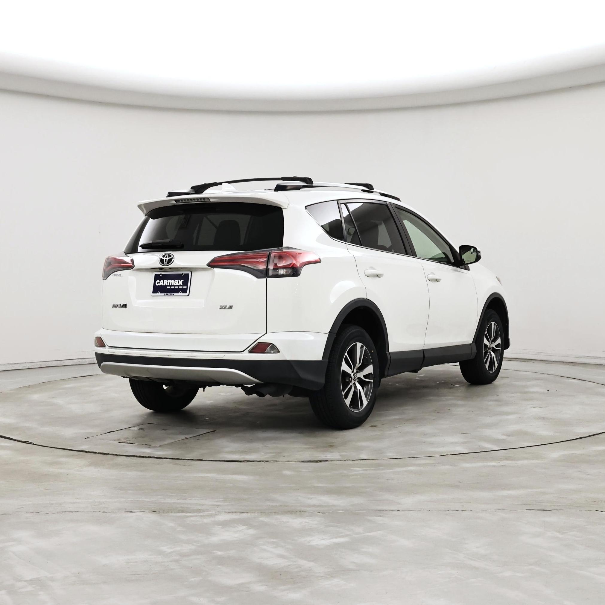Thumbnail: 2016 Toyota RAV4 - 8