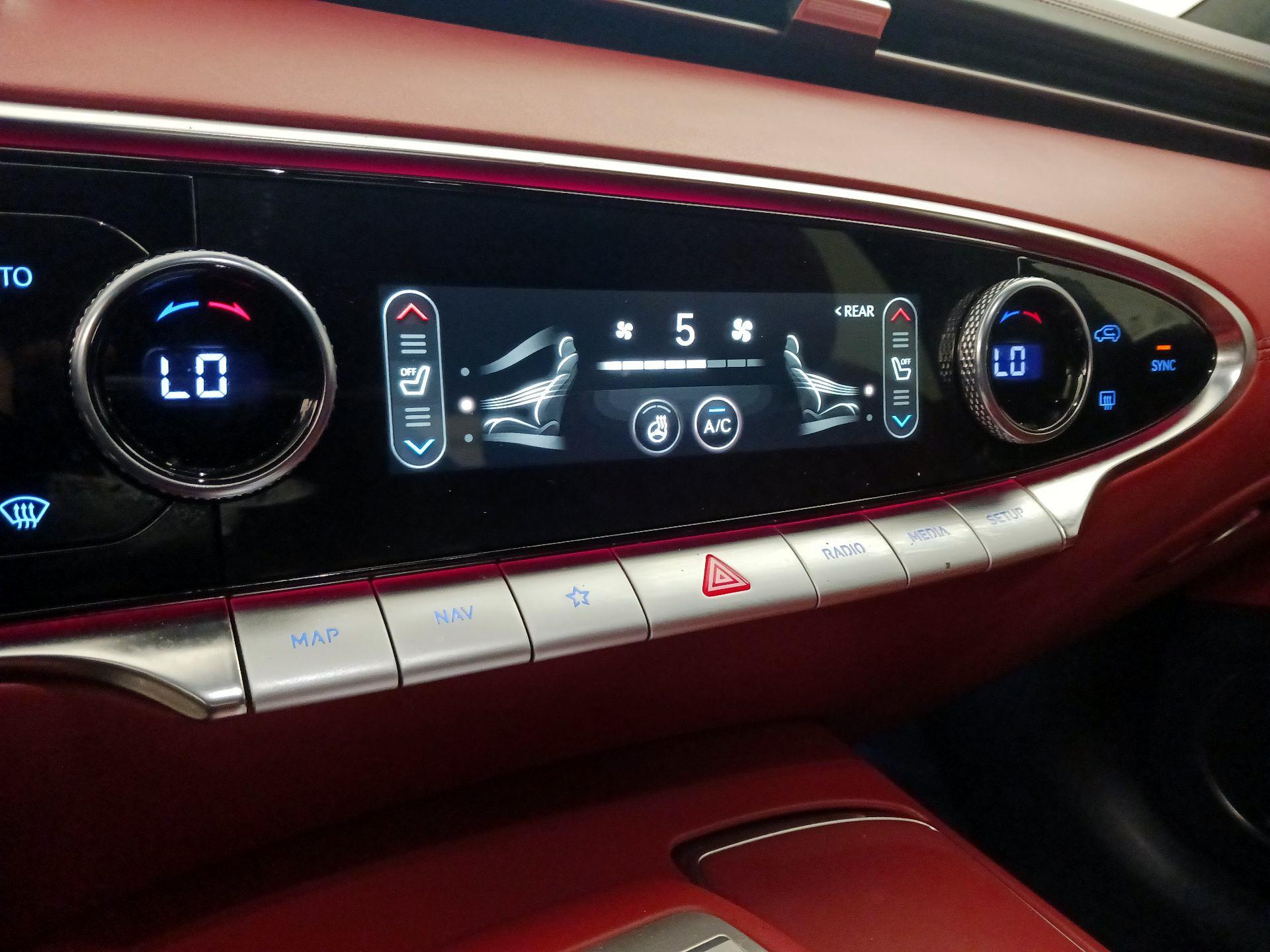 Thumbnail: 2023 Genesis GV70 - 17